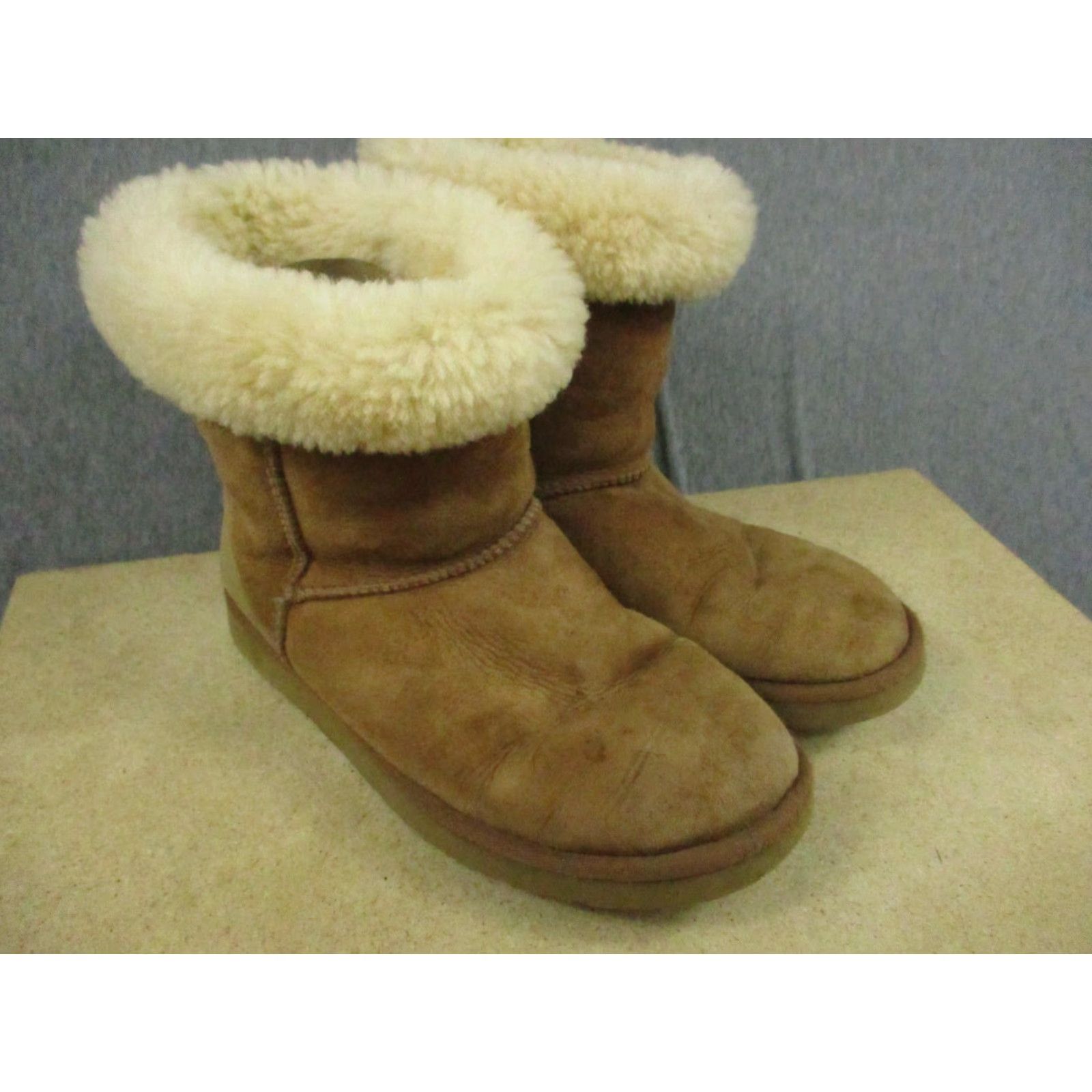 Ugg UGG Classic Boots Women Brown Leather Sheepskin Slip-On 7 Mid-Calf Casual Boots Size US 7 / IT 37 - 5 Thumbnail