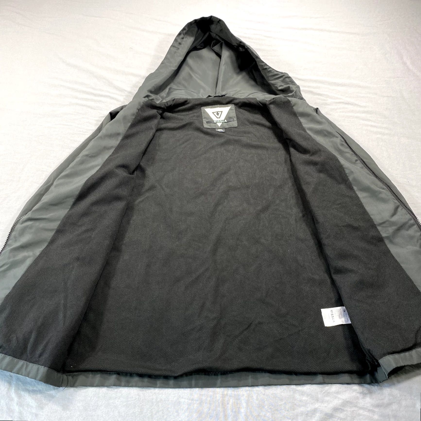Vissla Vissla Windbreaker Jacket Adult Small Black Regular Mens Zip Hooded Water Resistant Casual Surf Coat Wind-Resistant Logo Beach Outdoor 90s? Size US S / EU 44-46 / 1 - 3 Thumbnail