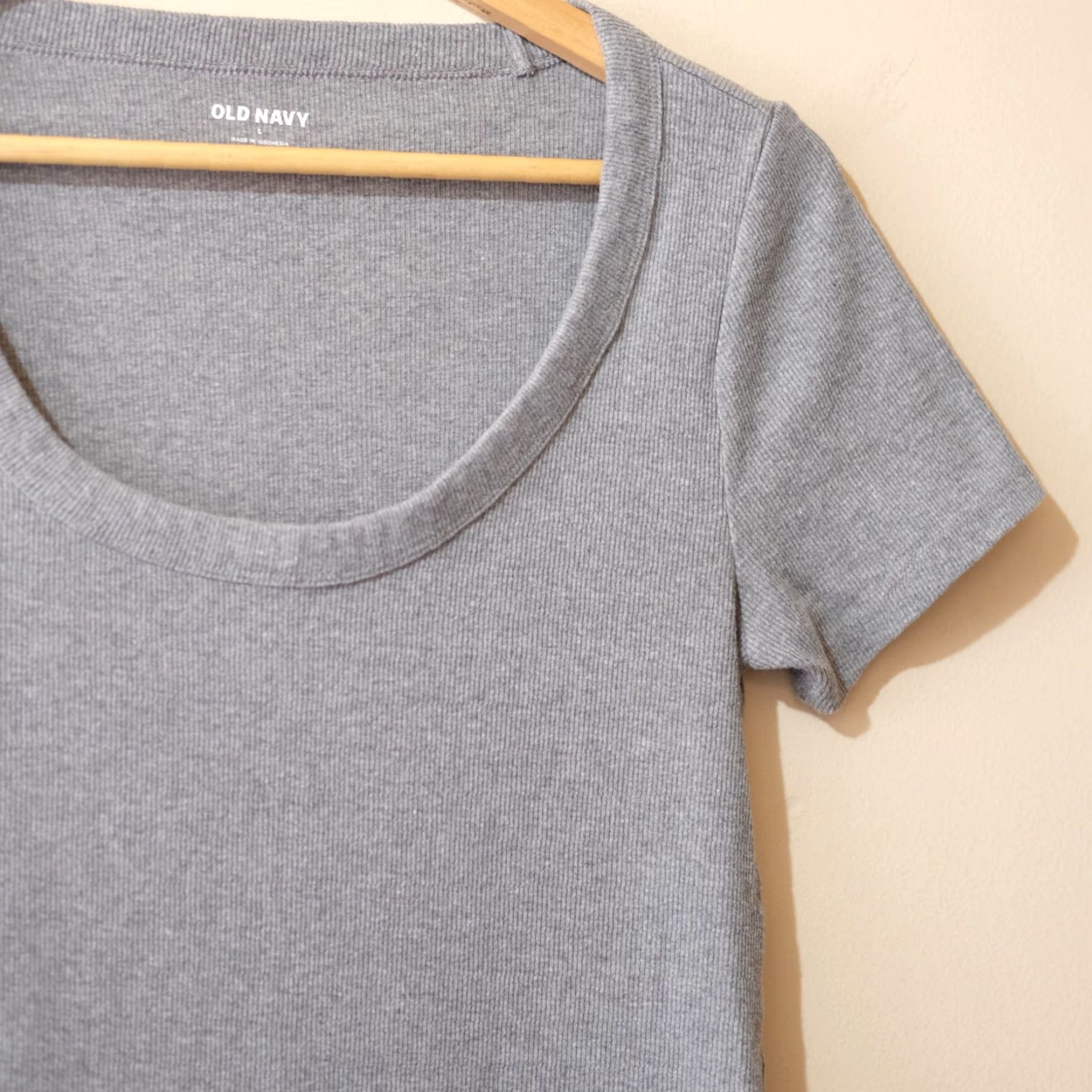 Old Navy Old Navy Ribbed Stretch Knit Scoop Neck Short Sleeve Tee Top Women's L Size L / US 10 / IT 46 - 3 Thumbnail