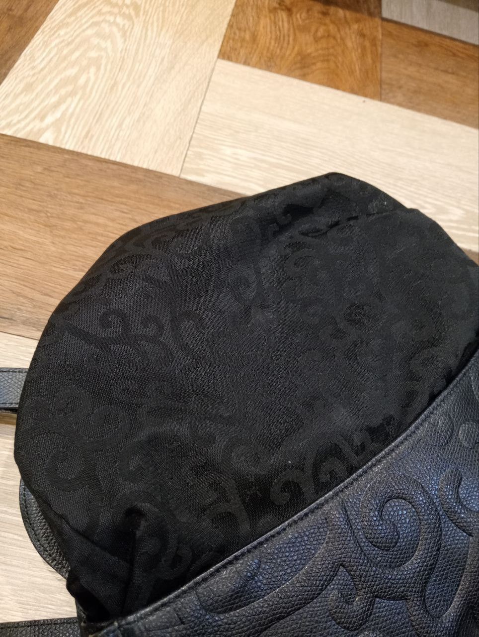 Yves Saint Laurent YVES SAINT LAURENT BLACK LEATHER ARABESQUE SHOULDER BAG Size ONE SIZE - 18 Thumbnail