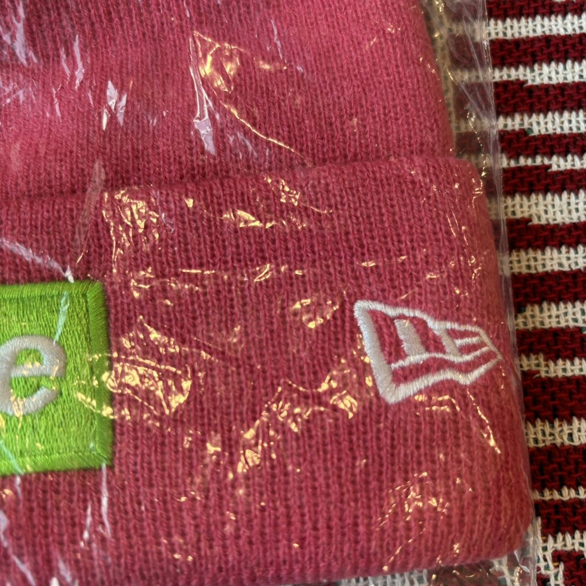 New Era × Supreme FW17 Supreme New Era Box Logo Beanie Magenta Size ONE SIZE - 9 Thumbnail