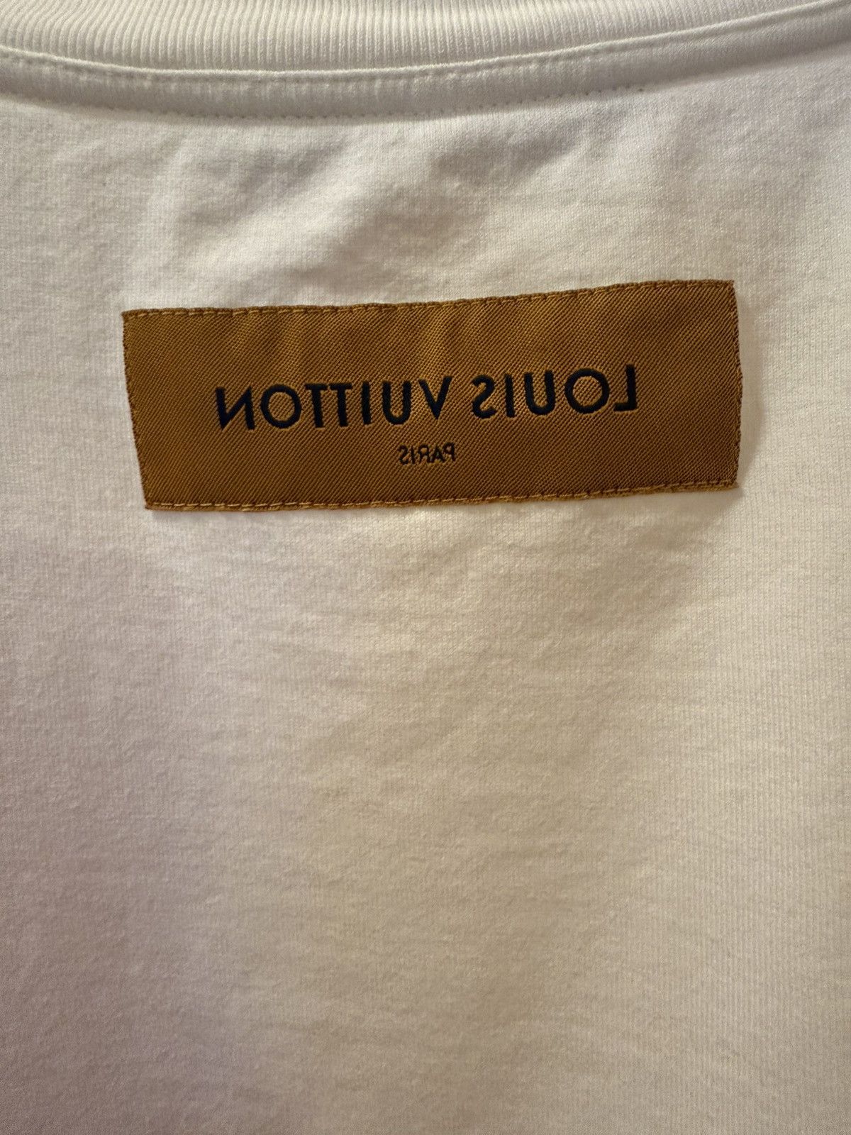 Louis Vuitton Louis Vuitton embossed LV logo white t shirt L Size US L / EU 52-54 / 3 - 7 Thumbnail