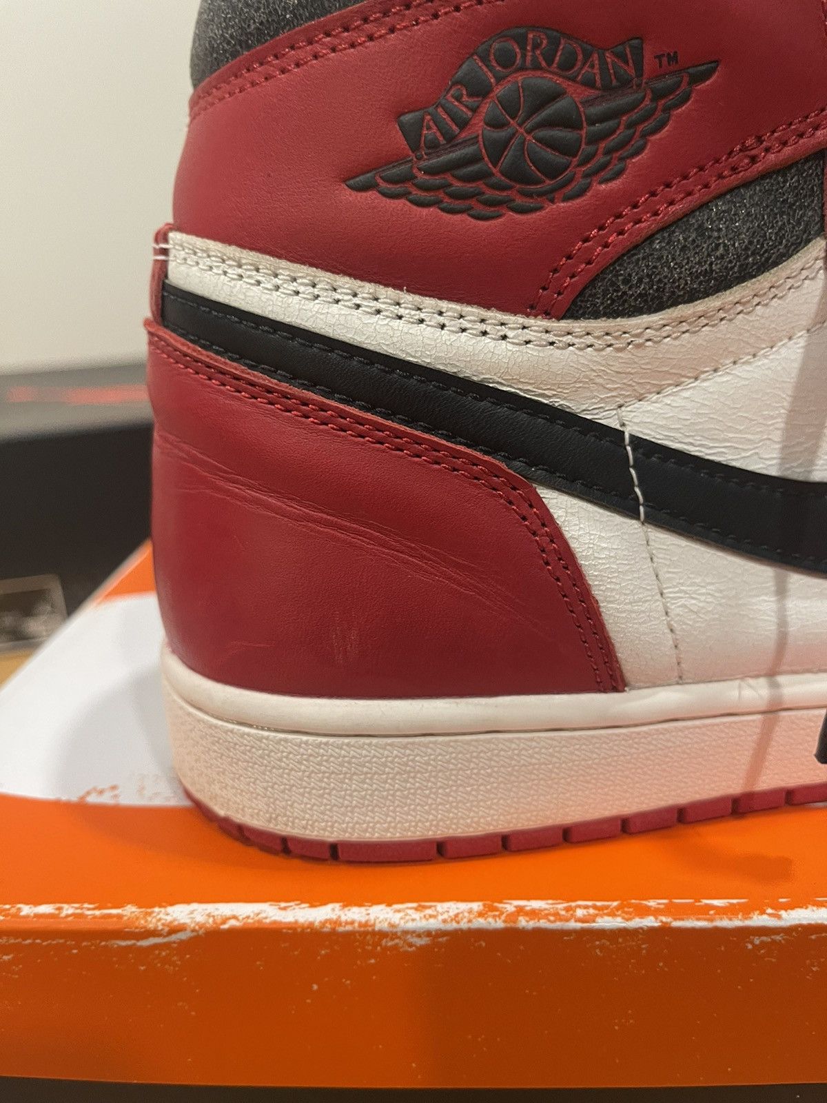 Nike Air Jordan 1 - Chicago “Lost & Found” Size US 10.5 / EU 43-44 - 8 Thumbnail