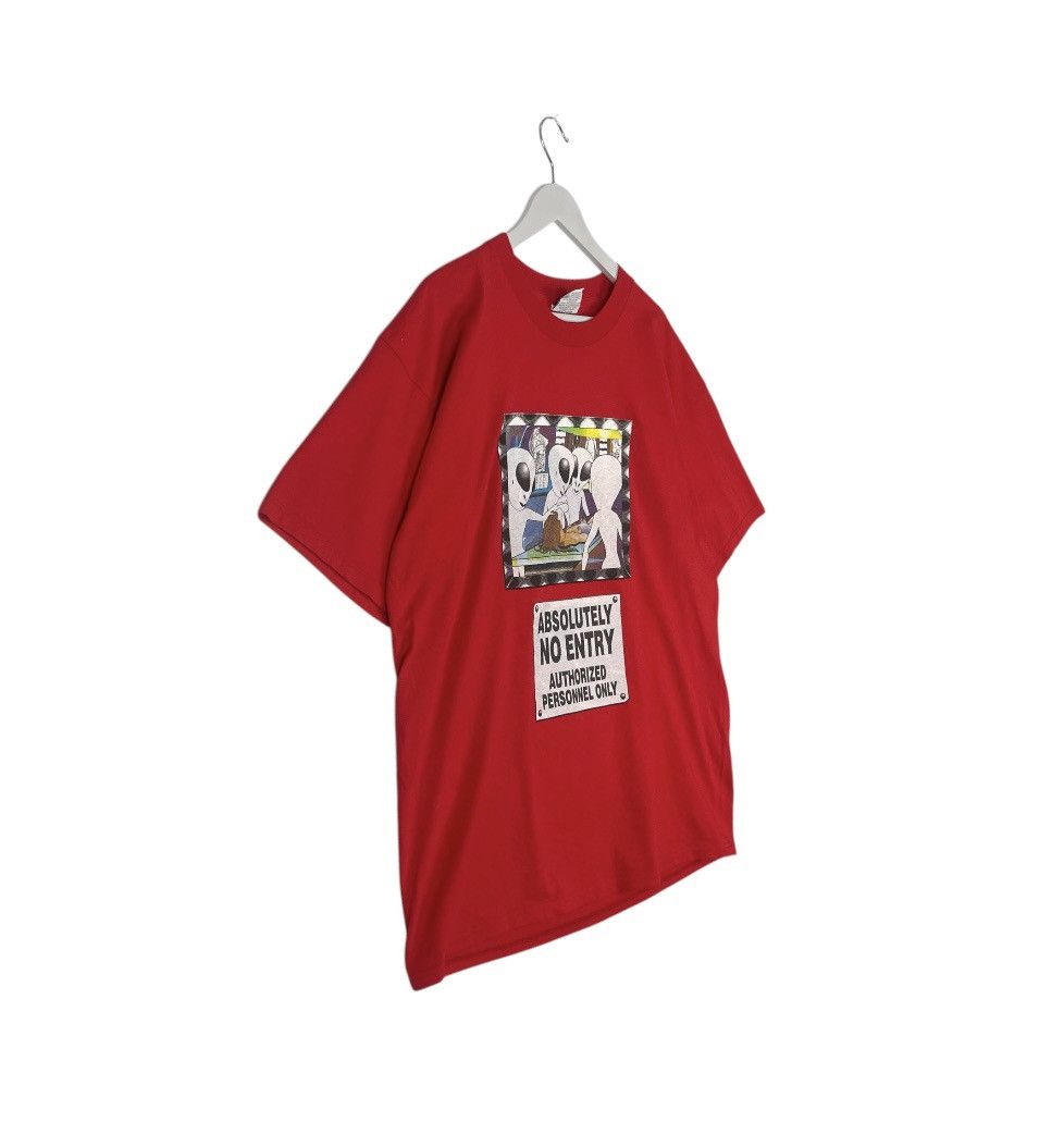 Designer × Vintage vintage T-shirt Absolutely no entry authorized personnel Size US M / EU 48-50 / 2 - 3 Thumbnail
