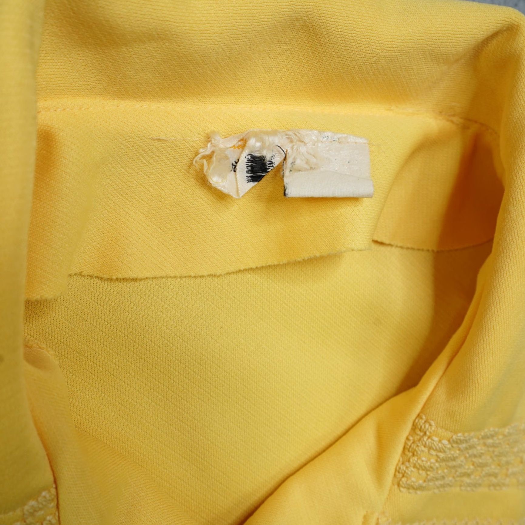 Vintage VINTAGE Marty Gutmacher Shirt Womens L Yellow 1960s Mod GoGo Short Sleeve Yellow Shirt Womens L 1960s Size L / US 10 / IT 46 - 7 Thumbnail