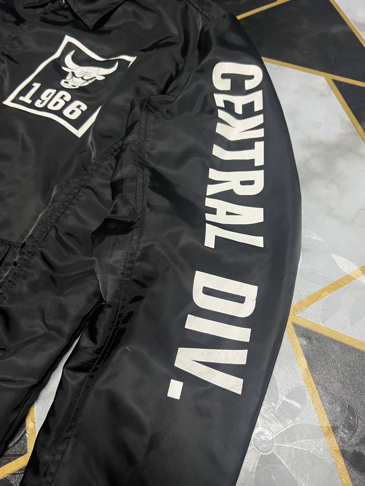 NBA NBA Chicago Bulls TaeYang Style Men’s Long Shirket Jackets Size US L / EU 52-54 / 3 - 8 Thumbnail