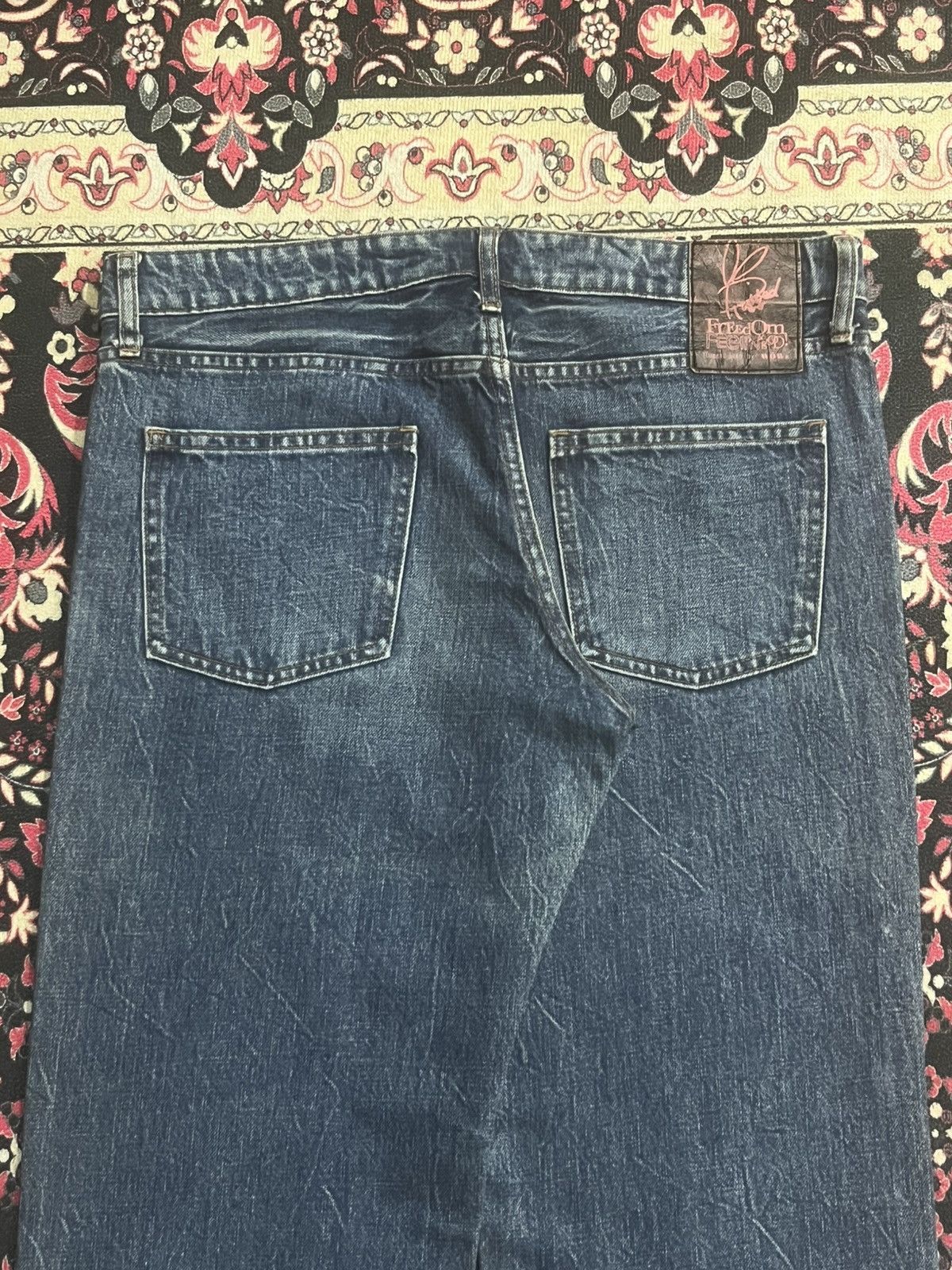 Japanese Brand Vintage Rugged Jeans by WoW Blue Faded Washed Whisker Jeans Size US 32 / EU 48 - 7 Thumbnail