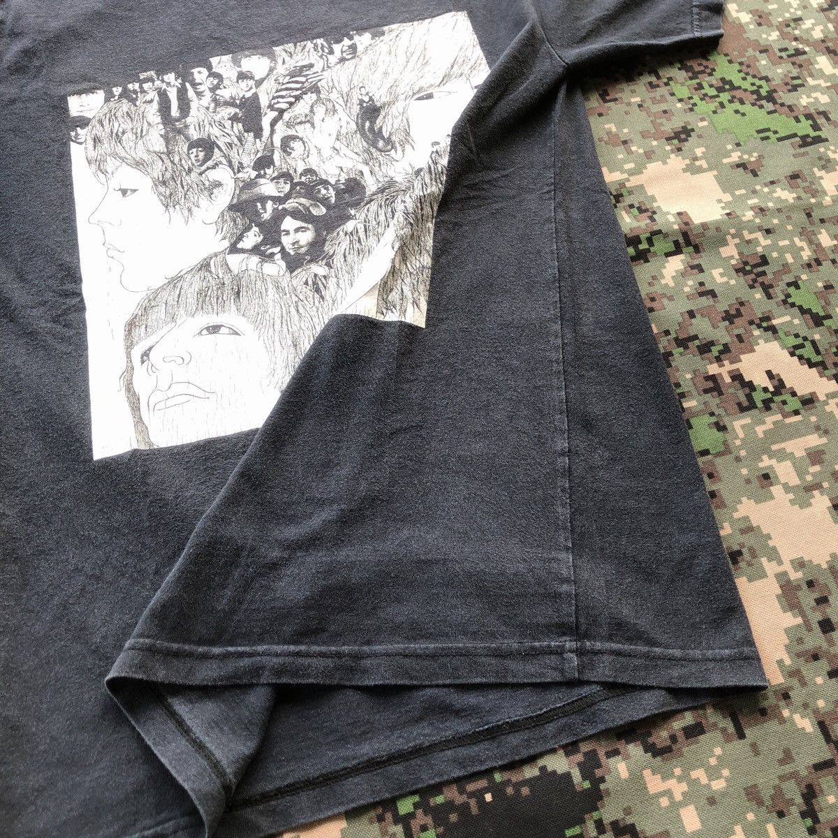 Band Tees × Vintage Vtg The Beatles Revolver Album Band Tshirt Size US M / EU 48-50 / 2 - 6 Thumbnail