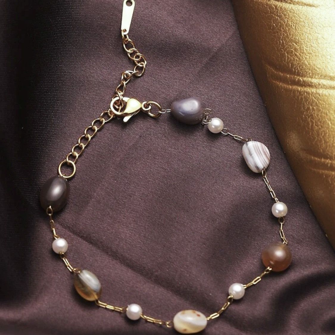 Vintage Dainty Beaded Crystal Stone Bracelet! Size ONE SIZE - 1 Thumbnail