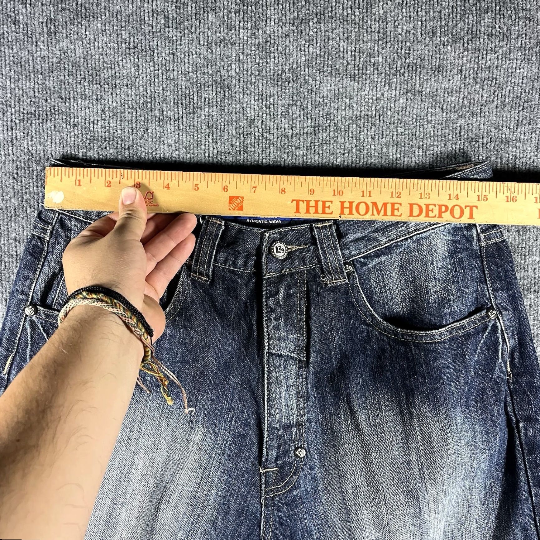 Vintage VINTAGE Lot 29 Luxe Looney Tunes TAZ Denim Shorts - Jeans Shorts Men’s 31 Blue 90s 2000s Graphic Daffy Duck Belt Loops 5-Pocket Vintage Casual Shorts Size US 31 - 3 Thumbnail