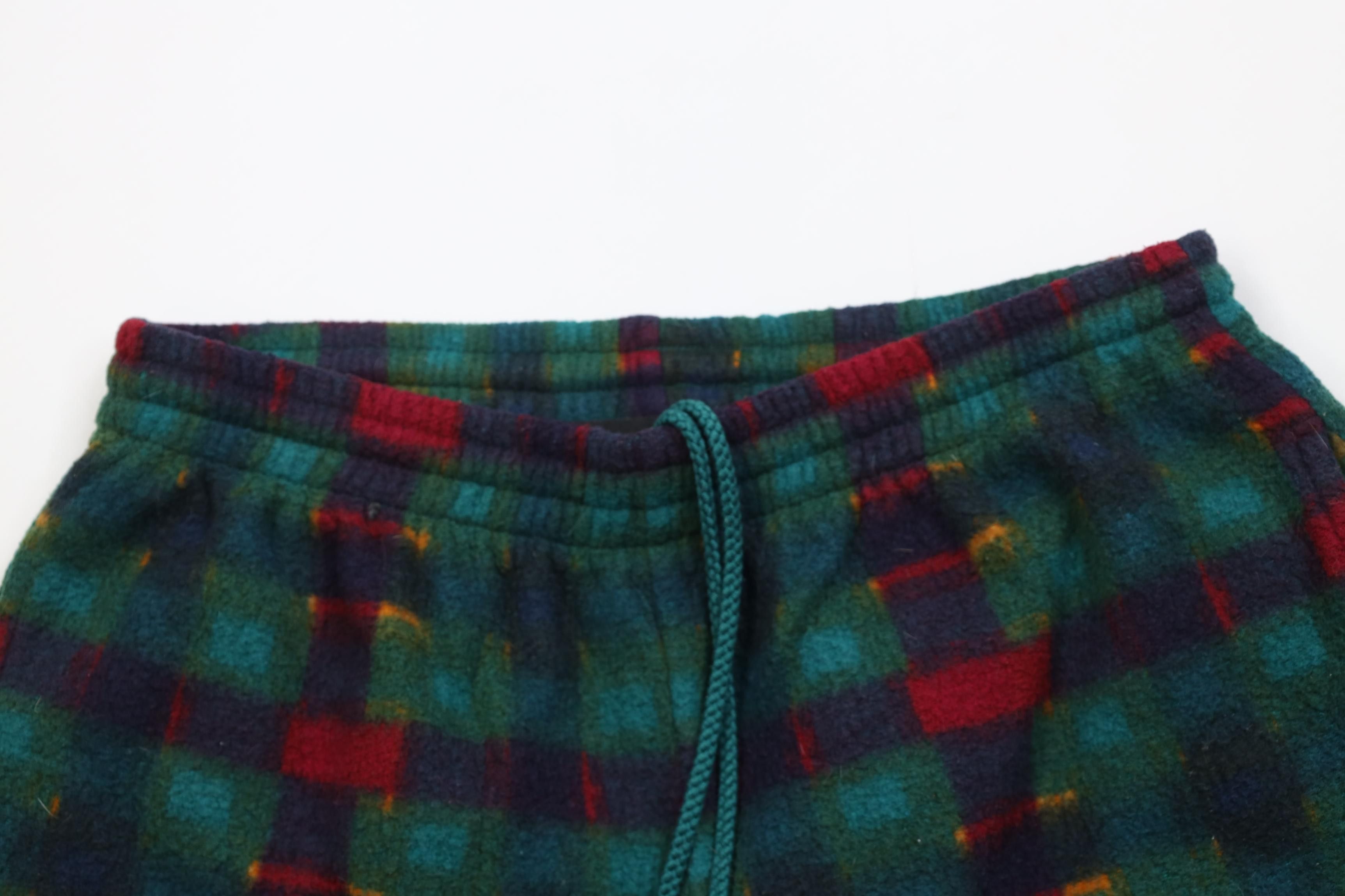 Vintage Vintage 90s Streetwear Rainbow Plaid Fleece Shorts Polyester Size US 32 / EU 48 - 2 Thumbnail