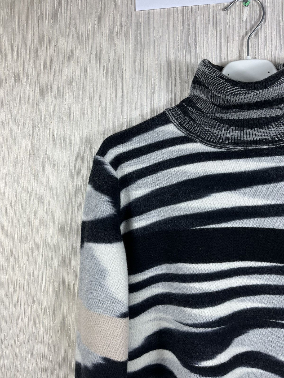 Designer × Missoni Missoni wool zebra patterned turtleneck sweater luxury Size M / US 6-8 / IT 42-44 - 4 Thumbnail