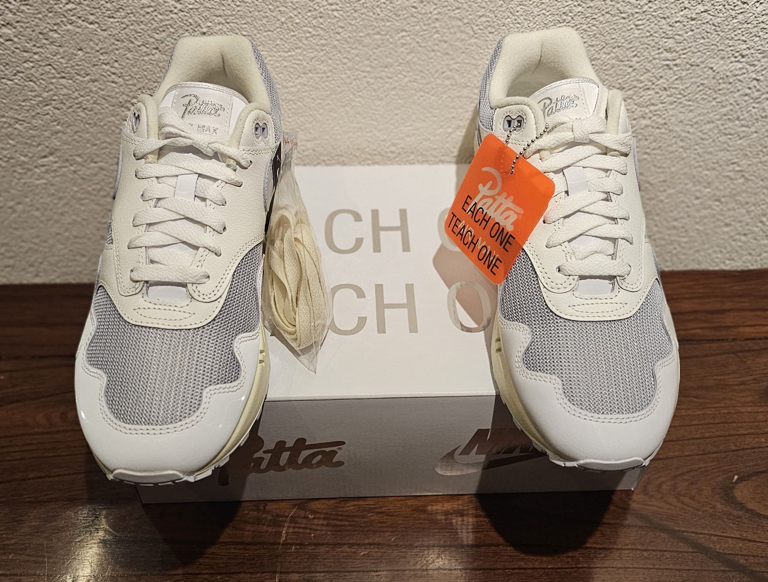 Nike × Patta Nike Air Max 1 Patta Waves White Silver Size US 9 / EU 42 - 12 Thumbnail