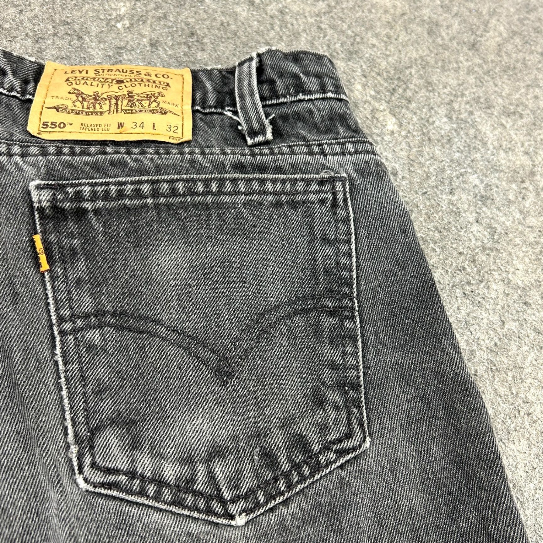 Levi's VINTAGE Levi's 550 Jeans Men 34x32 Black Relaxed Tapered Distressed 90s Jeans Size US 34 / EU 50 - 5 Thumbnail