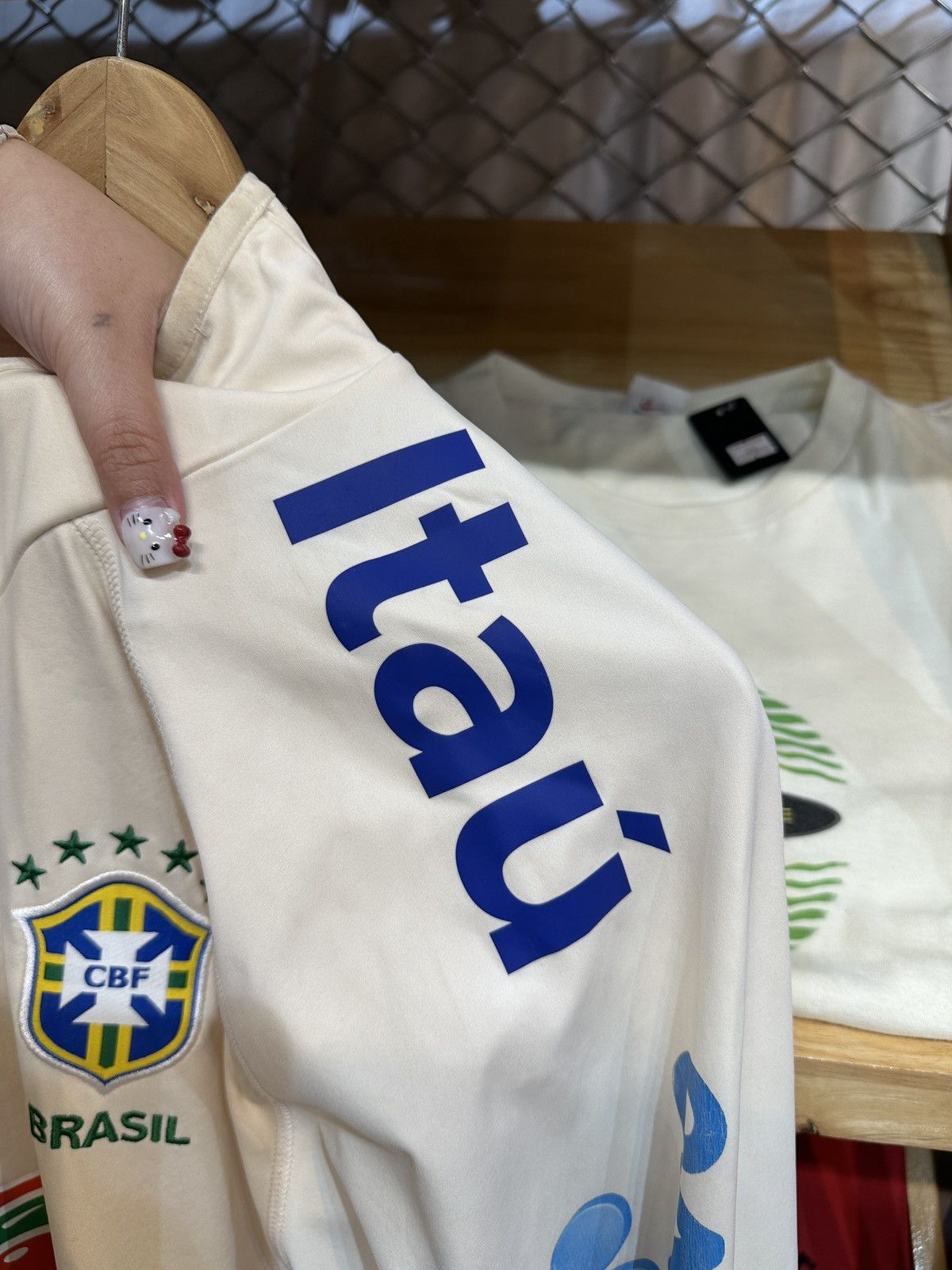 Nike ❗️Rare❗️Brazil 2011-12 Nike LS Training Crew Size US XL / EU 56 / 4 - 4 Thumbnail