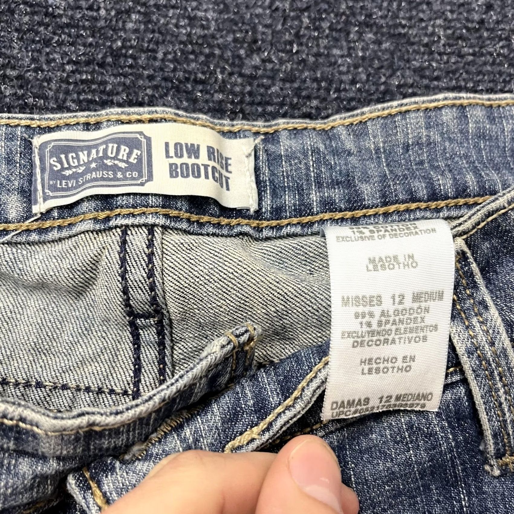 Vintage VINTAGE? No. Signature Levi Strauss Jeans Womens 12 Medium Blue Low Rise Bootcut Denim Jeans. Size 34" / US 12 / IT 48 - 3 Thumbnail