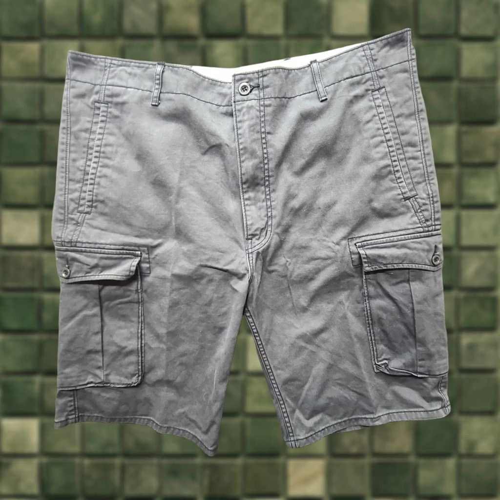 Levi's Levi's Cargo Shorts Mens Regular 38 Inseam 11" Gray Cotton Button Zipper Front Pocket 90s Outdoor Casual Travel Workwear Mens Size US 38 / EU 54 - 1 Thumbnail