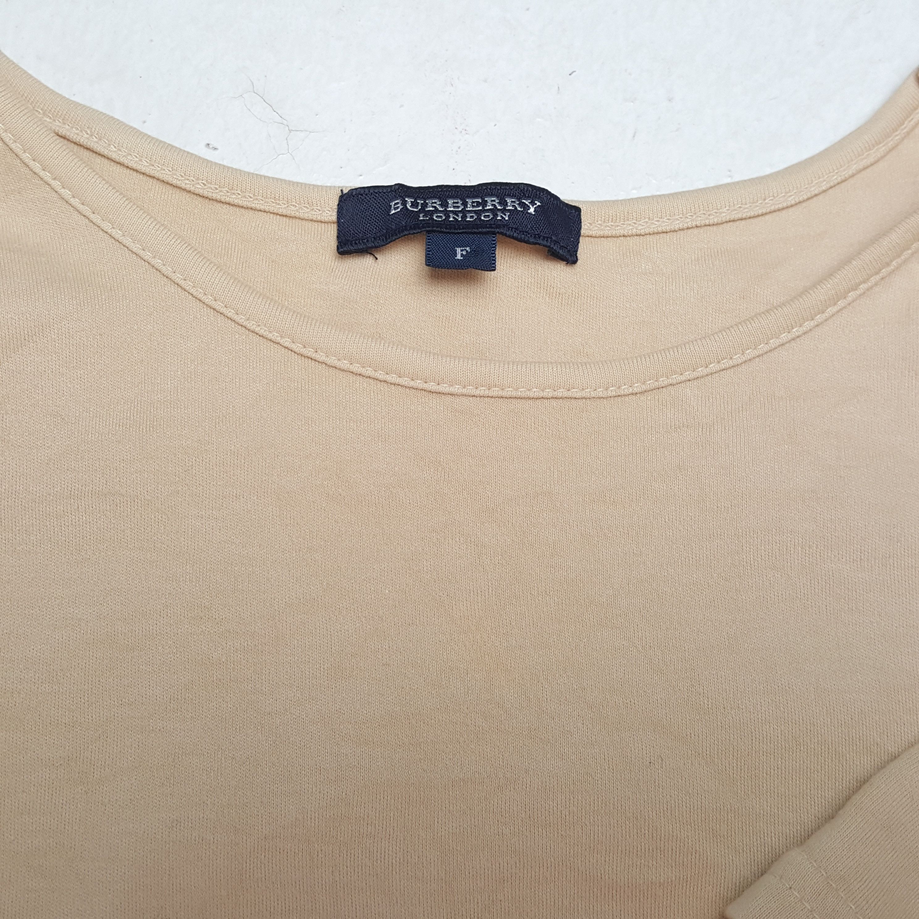 Burberry × Vintage BURBERRY LONDON Logo Design Custom Spellout Art Tshirt Size S / US 4 / IT 40 - 7 Thumbnail