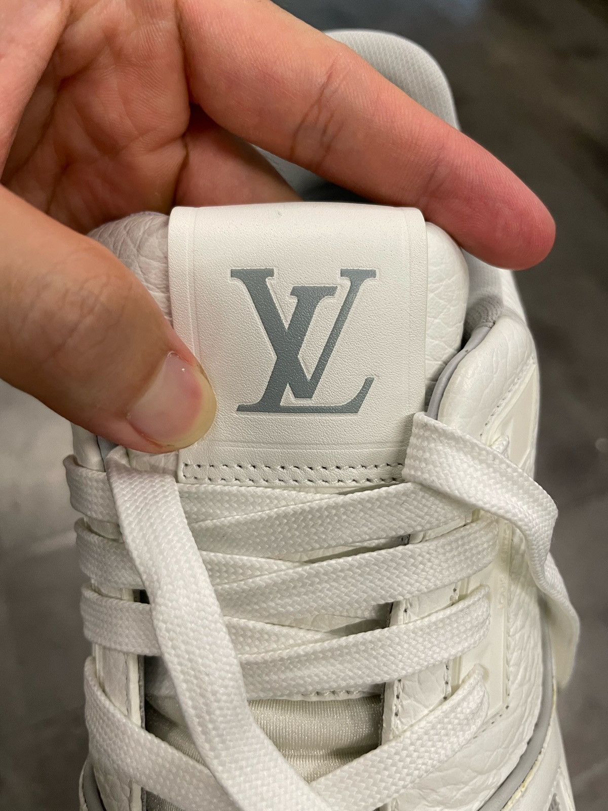 Louis Vuitton Louis Vuitton Trainer Sneakers White Size US 9 / EU 42 - 12 Thumbnail