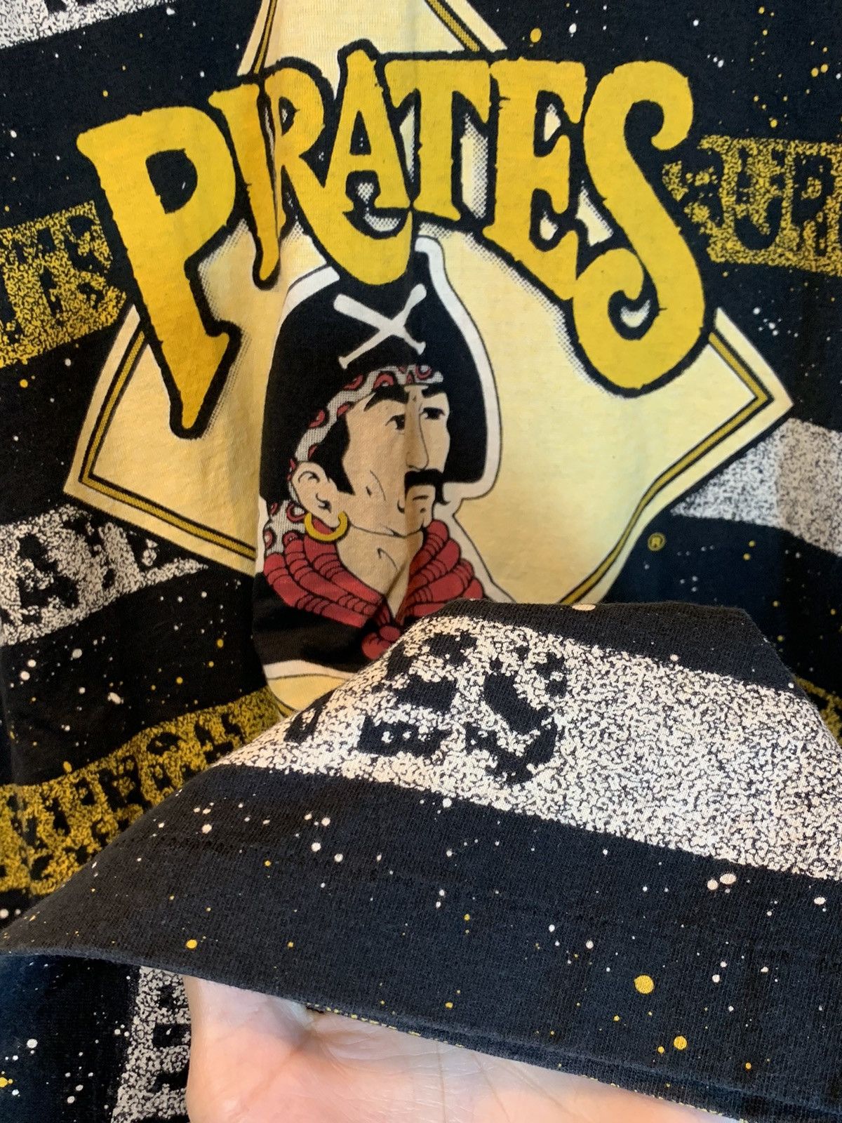 MLB × Salem Sportswear × Vintage *RARE* Vintage 1992 Pittsburgh Pirates Salem MLB AOP T-Shirt Size US L / EU 52-54 / 3 - 4 Thumbnail
