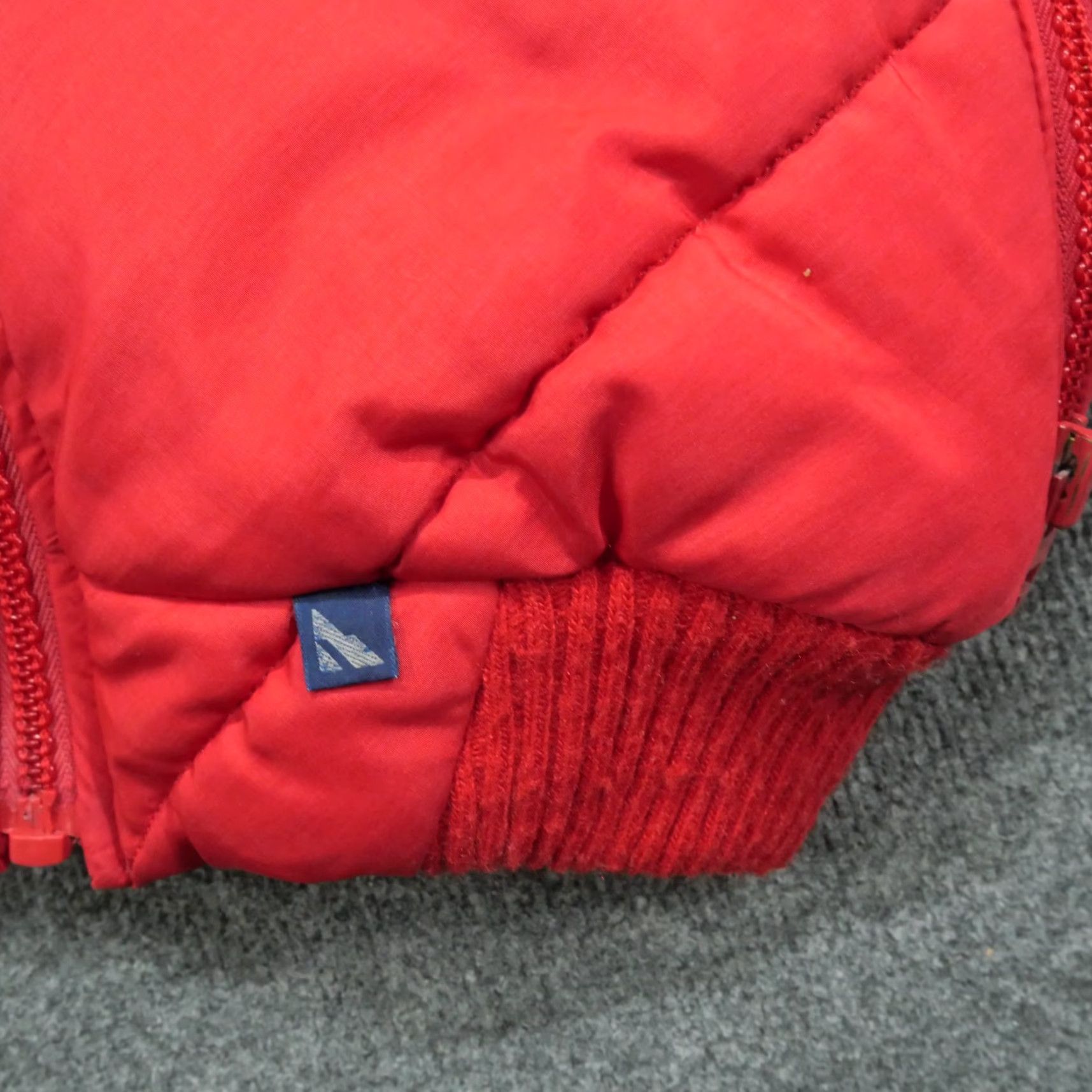 Vintage VINTAGE Serac Jacket Womens 10 Red Puffer Quilted Cropped 80s Windbreaker Short Zip Regular Size 10 Womens Red 80s Jacket Size L / US 10 / IT 46 - 4 Thumbnail