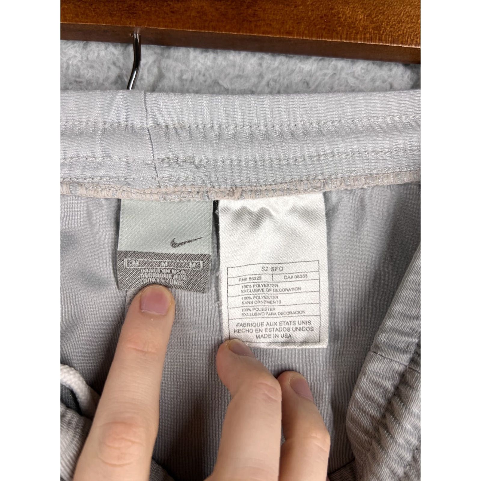 Nike VINTAGE Nike Shorts Mens M Gray Basketball Running Training 100% Polyester Size US 36 / EU 52 - 7 Thumbnail