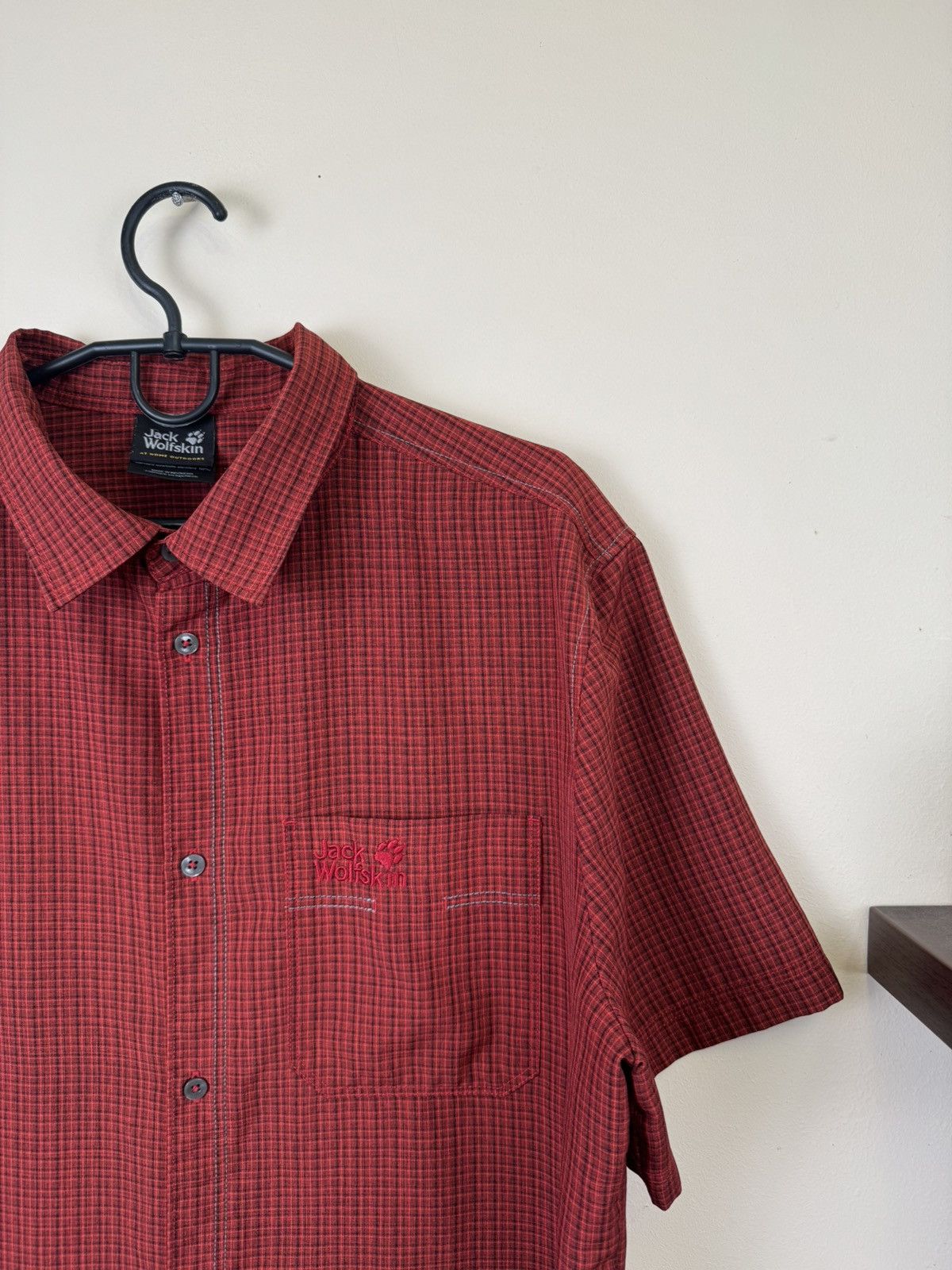 Jack Wolfskin Jack Wolfskin T shirt Shirt Button Up L Checked Casual Red 🏕️ Size US L / EU 52-54 / 3 - 6 Thumbnail
