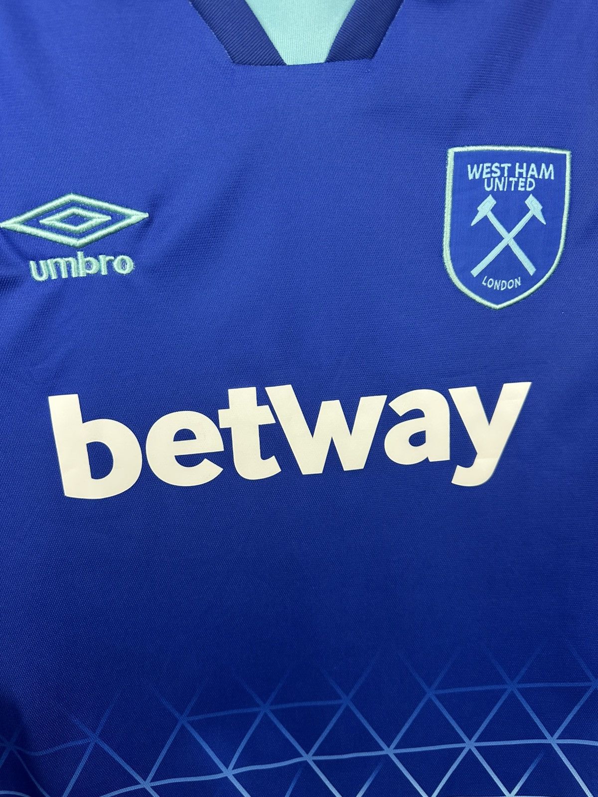 Umbro WEST UMBRO HAM UNITED 2023 2024 SOCCER SOCCER FOOTBALL SHIRT Size US L / EU 52-54 / 3 - 4 Thumbnail