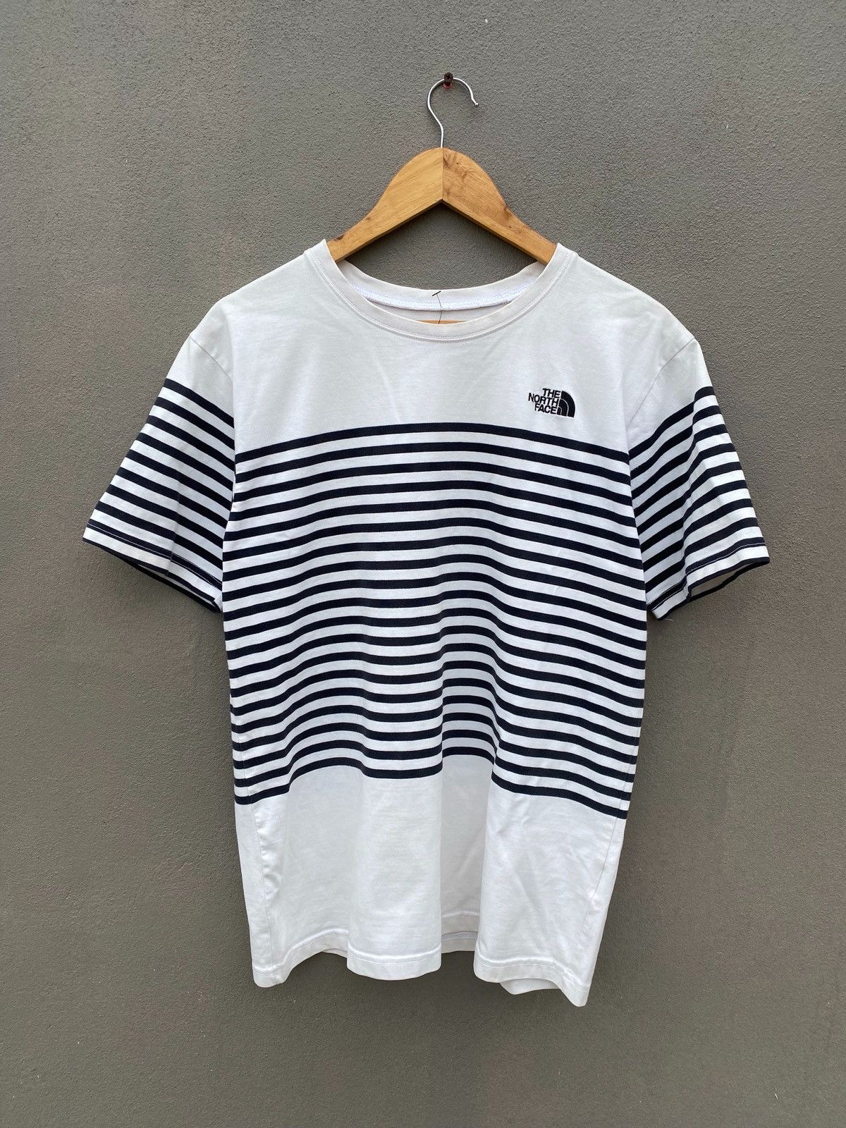 The North Face THE NORTH FACE STRIPE ROUDNECK SHORT SLEEVE COTTON SHIRT Size US M / EU 48-50 / 2 - 5 Thumbnail