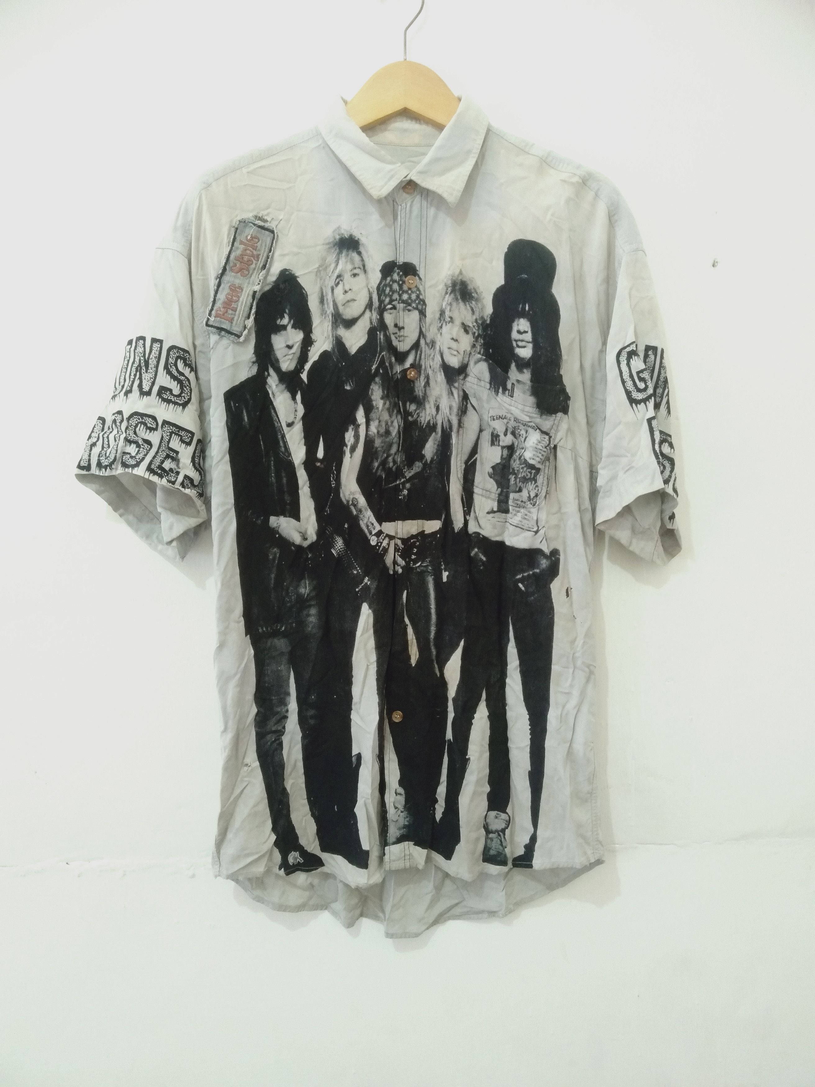 Band Tees T shirt big logo Gun N Roses vintage tee Size US XL / EU 56 / 4 - 1 Thumbnail