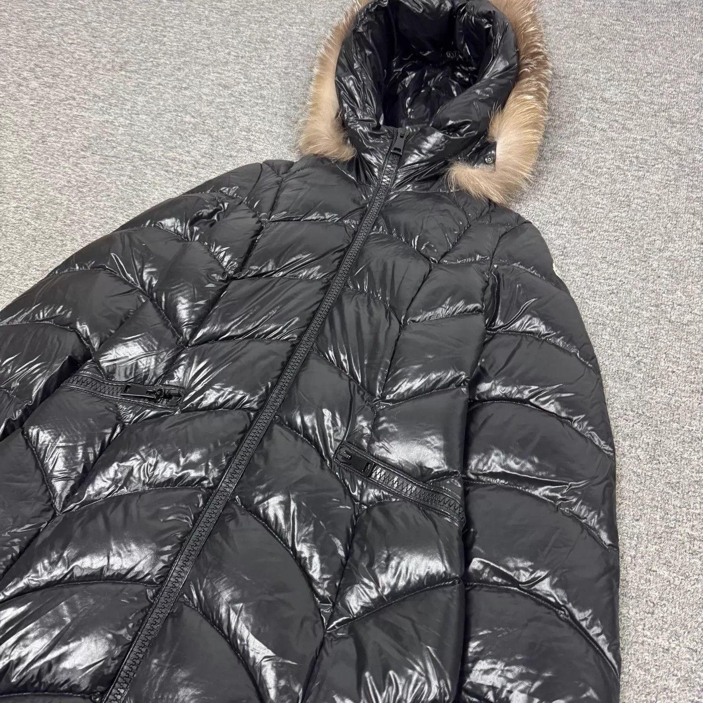 Moncler Moncler shiny fur collar hooded down jacket size 1 99 new Size S / US 4 / IT 40 - 4 Thumbnail
