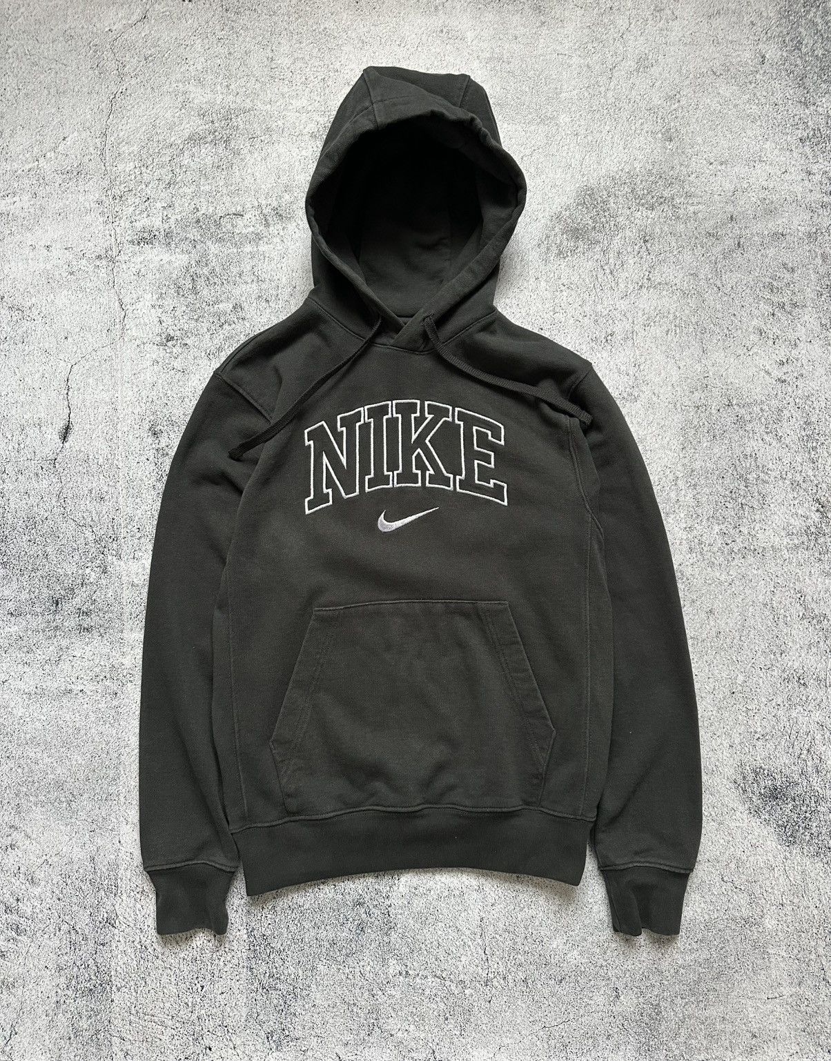 Nike Vintage Nike Hoodie Big Logo Centre Black Fit Size US S / EU 44-46 / 1 - 1 Thumbnail