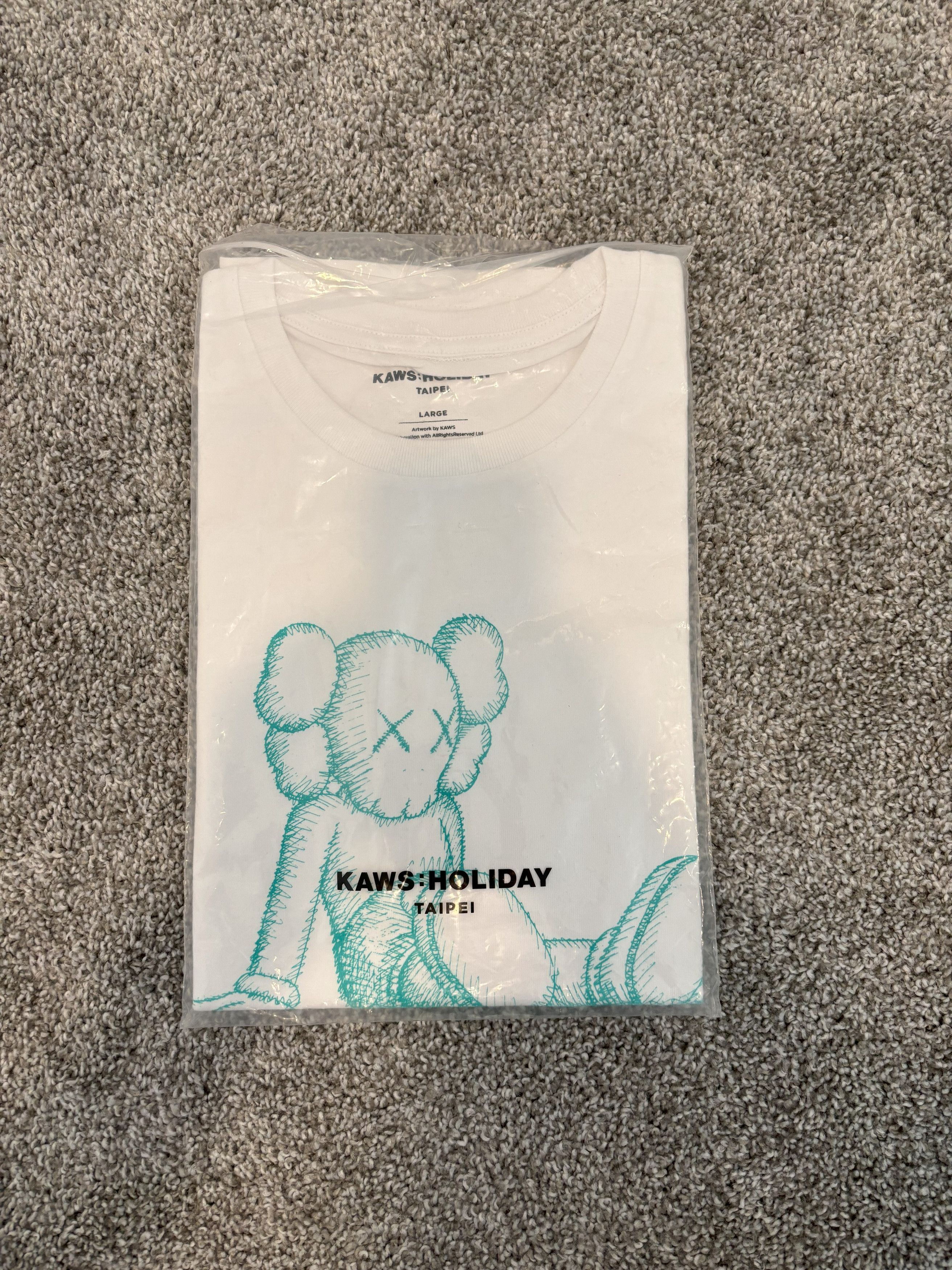 Kaws KAWS Holiday Limited White T-Shirt Large Brand New Size US L / EU 52-54 / 3 - 3 Thumbnail