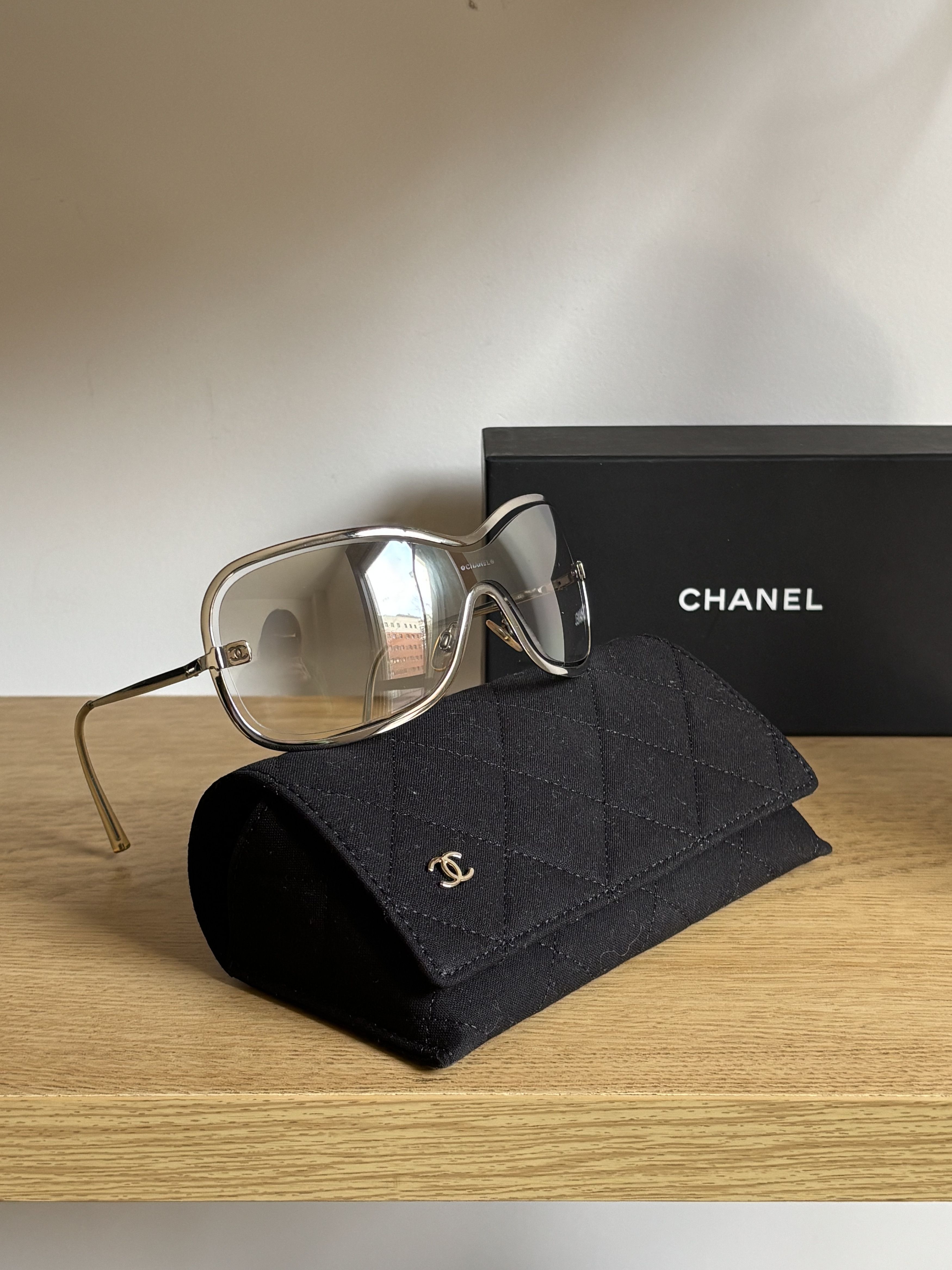 Chanel CHANEL SUNGLASSES 4031 Rhinestone 4017 Mask RI904 Size ONE SIZE - 2 Thumbnail