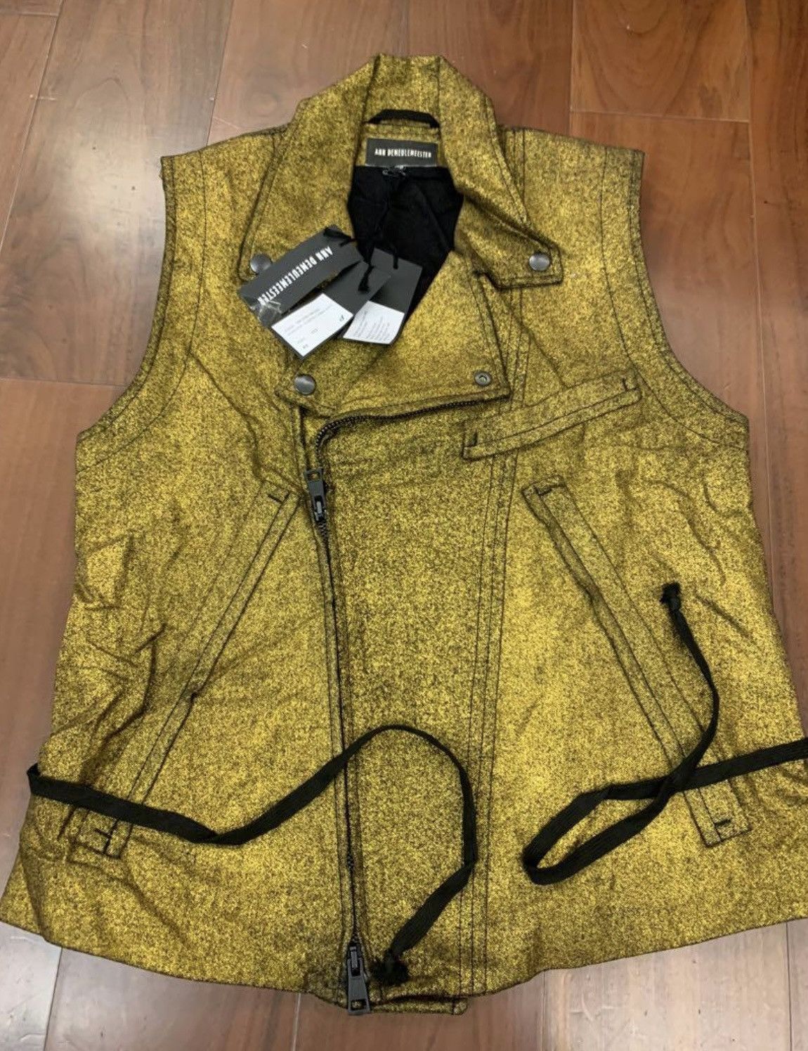 Ann Demeulemeester Ann Demeulemeester vests golden xs Chest 52cm Length 63cm Size XS / US 0-2 / IT 36-38 - 1 Thumbnail