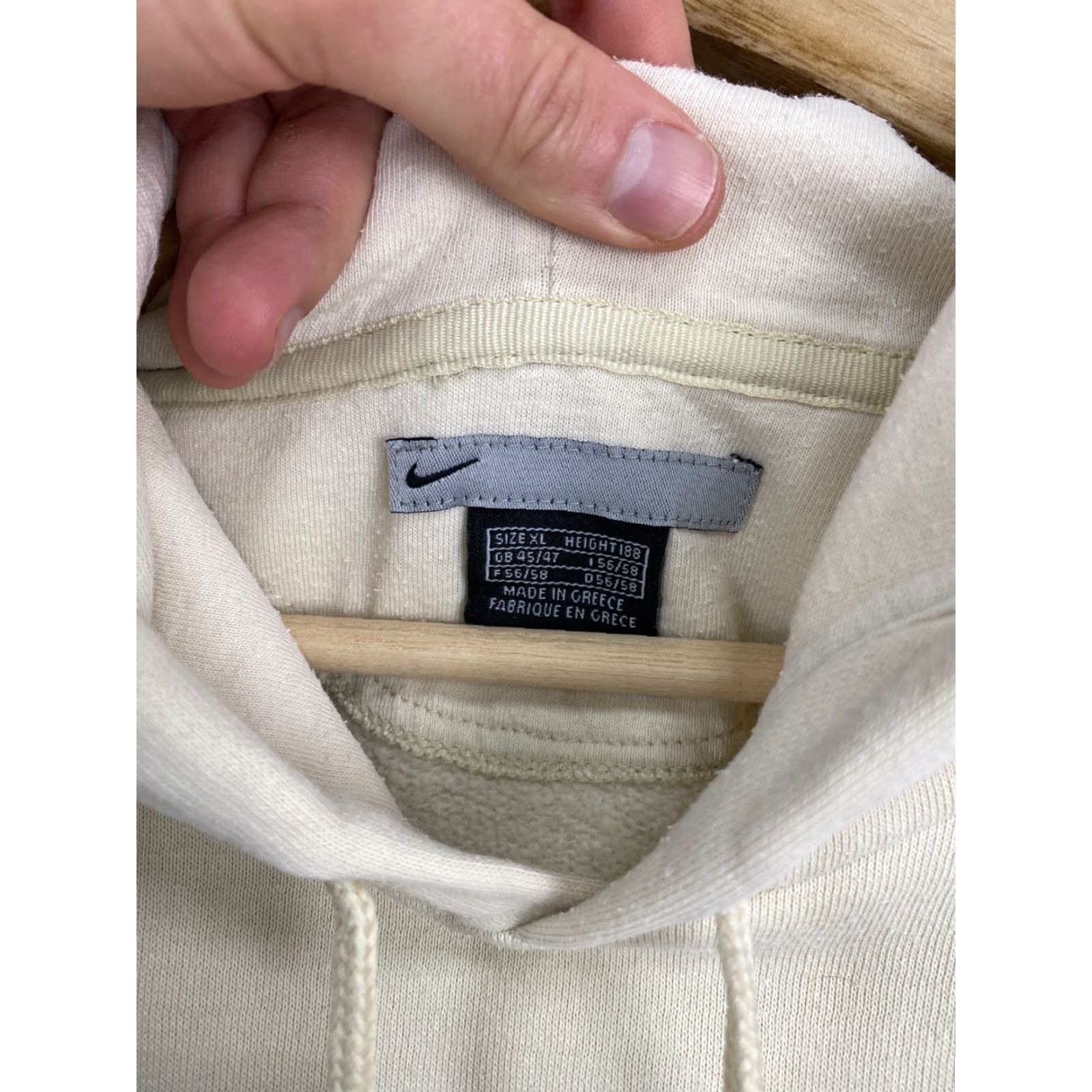 Nike VINTAGE Nike Swoosh Small Logo Y2K Hoodie XL Beige 90s Men Pullover Logo Hoodie Mens Size US XL / EU 56 / 4 - 5 Thumbnail