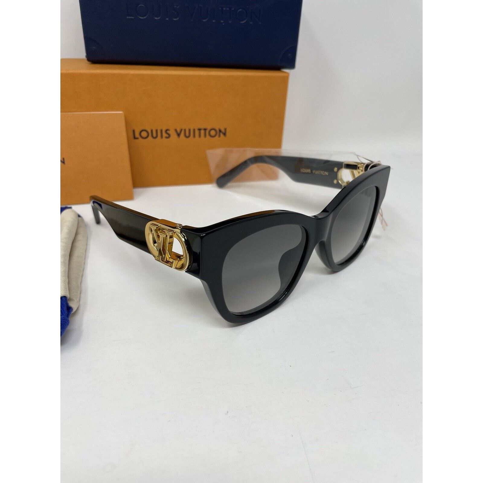Louis Vuitton Louis Vuitton Link PM Cat Eye East Sunglasses Size ONE SIZE - 3 Thumbnail