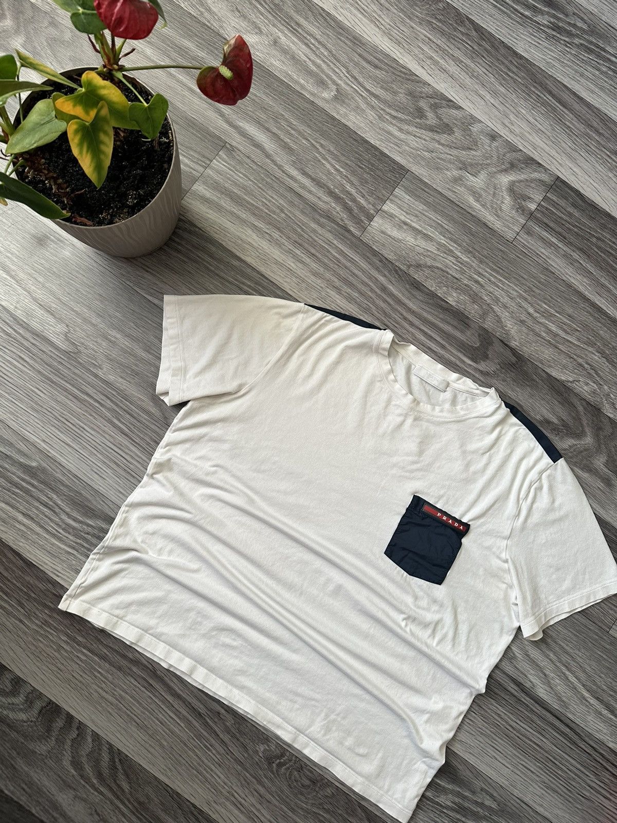 Prada Prada Milano White Red Tab T Shirt Nylon Pocket size L hype Size US L / EU 52-54 / 3 - 2 Thumbnail