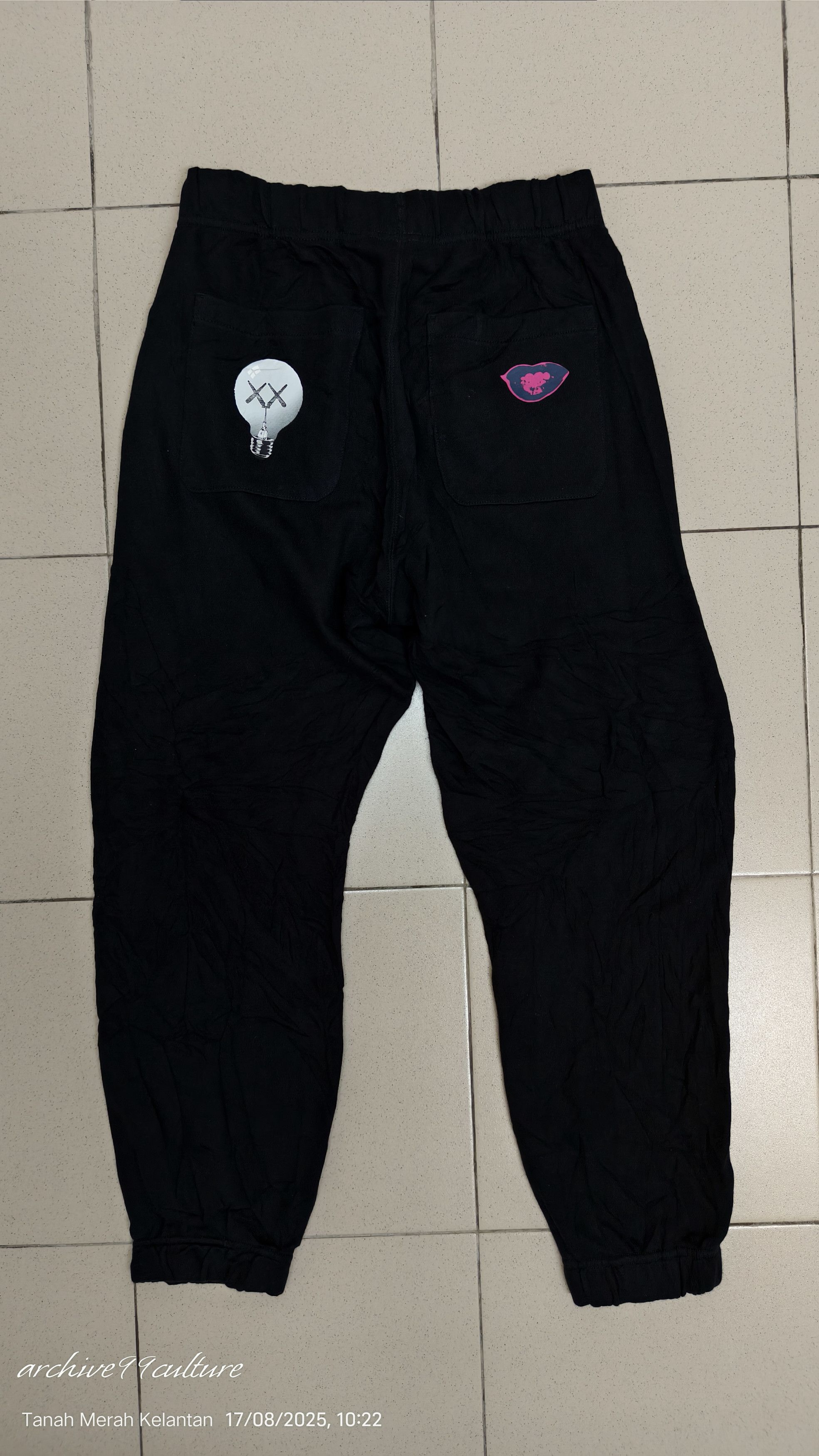 Andy Warhol × Kaws × Uniqlo Aw2024 UT x Kaws x Andy Warhol sweatpants Size US 30 / EU 46 - 2 Thumbnail