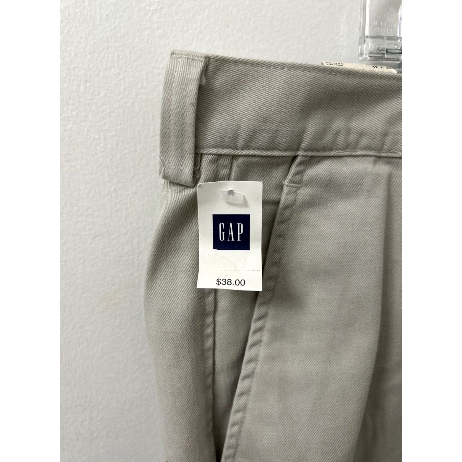 Gap Gap Mens Chino Pants 42x30 Beige Regular Slimming Flat Front Button Zip 98% Cotton 2% Spandex Straight Leg NWT Size US 42 / EU 58 - 4 Thumbnail