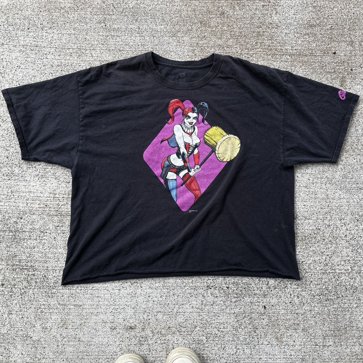 Vintage Vintage Harley Quin Cropped Graphic T-Shirt Size 2XL Size US XXL / EU 58 / 5 - 1 Thumbnail