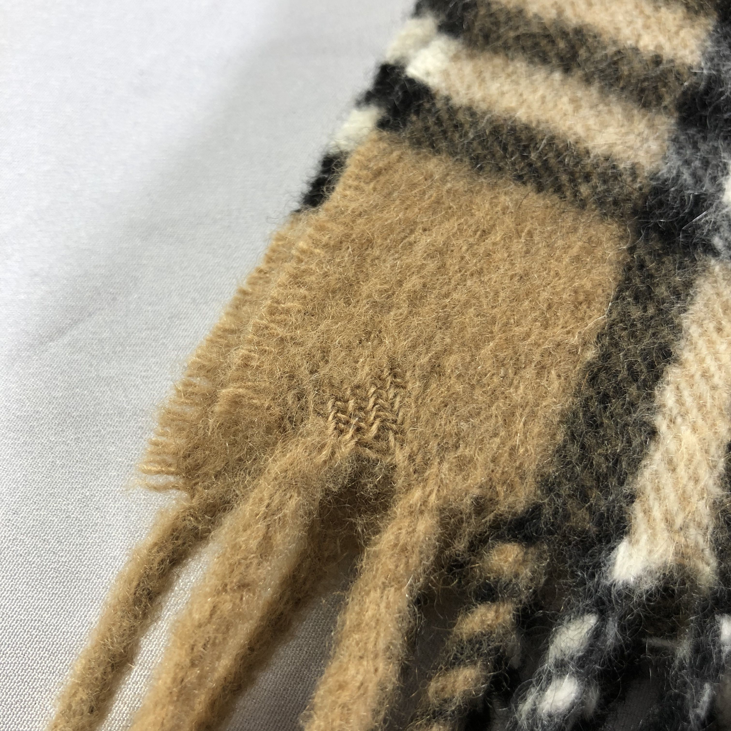 Burberry Burberrys Tan Nova Check Cashmere Scarf Muffler V1530 Size ONE SIZE - 5 Thumbnail