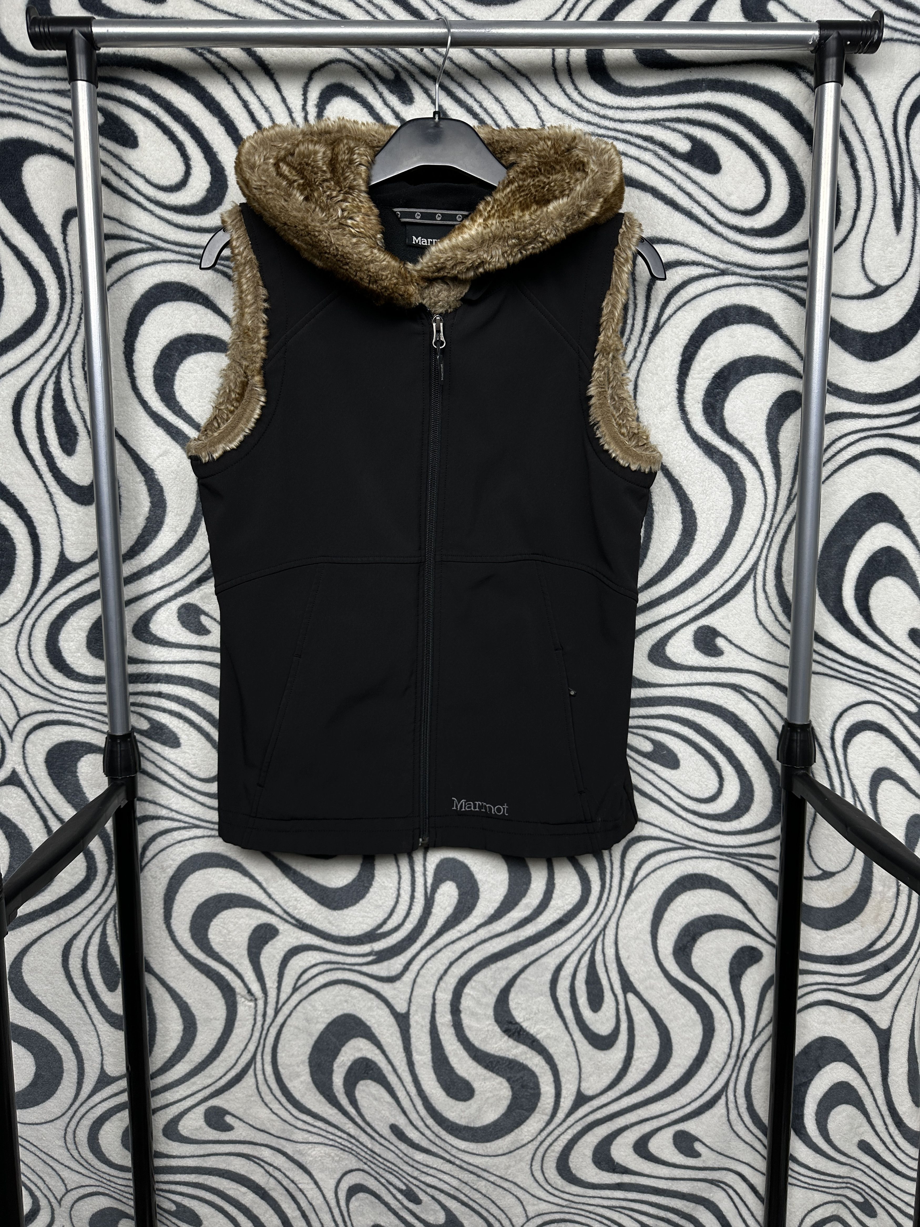 Marmot Marmot Womens Softshell Faux Fur Waterproof Vest Size M / US 6-8 / IT 42-44 - 3 Thumbnail