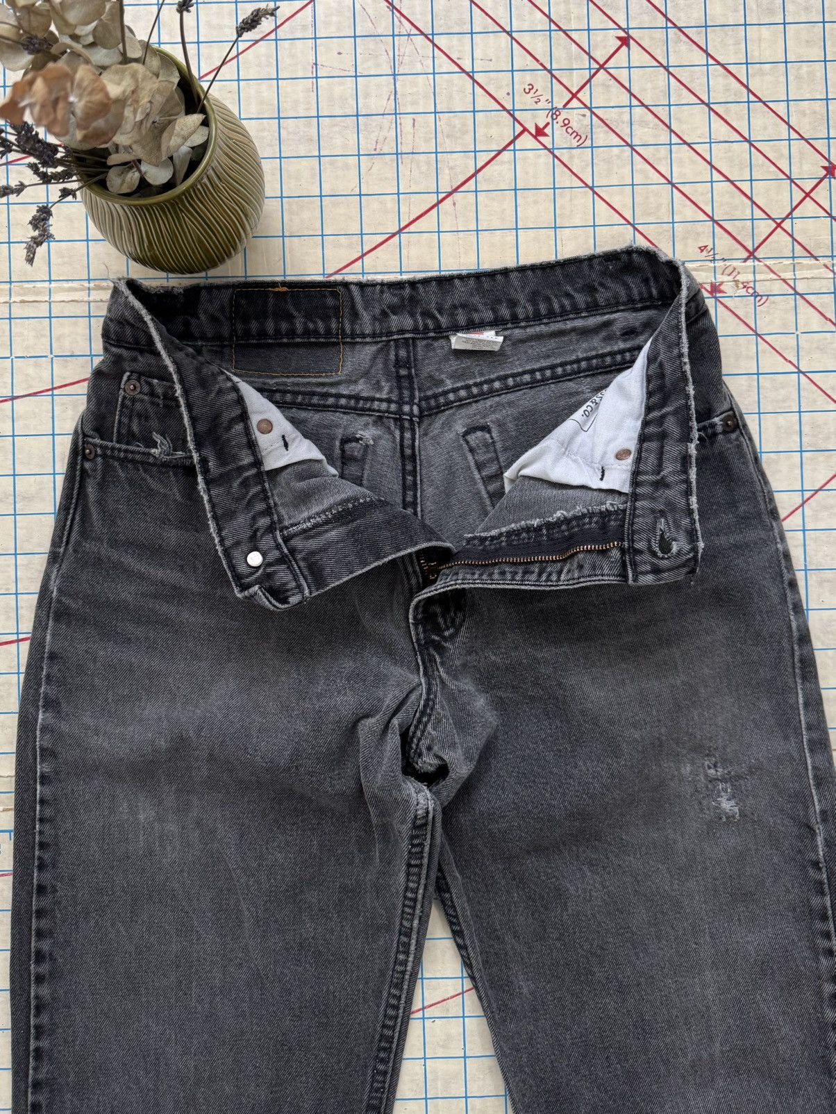 Levi's × Vintage Vintage 90’s Levi’s 550 Relaxed Fit Tapered Leg Faded Black Size US 30 / EU 46 - 7 Thumbnail