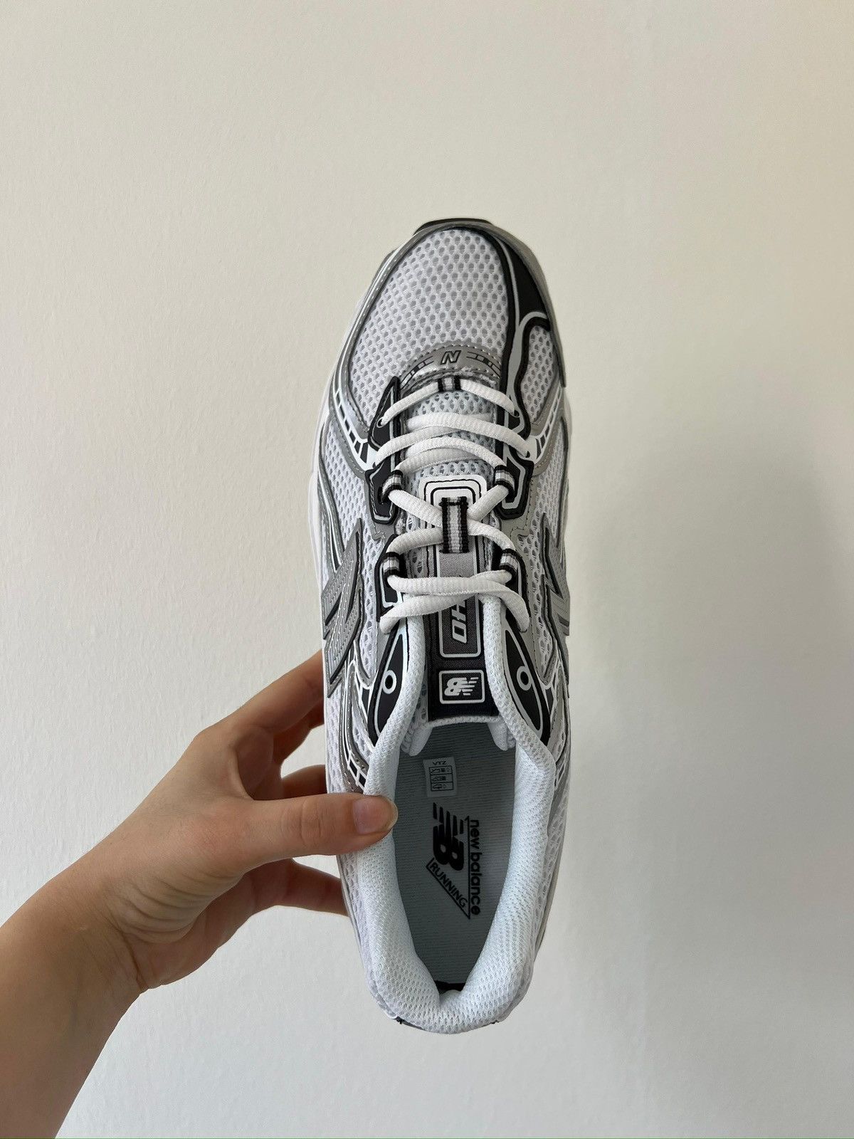 New Balance New Balance – Silver – Size EU 44 – New & Authentic Size US 10 / EU 43 - 3 Thumbnail