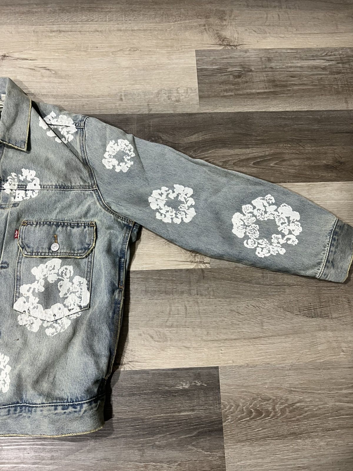 DENIM TEARS Denim Tears X Levi’s Dirty Was Wreath Denim Jacket Size US XL / EU 56 / 4 - 3 Thumbnail