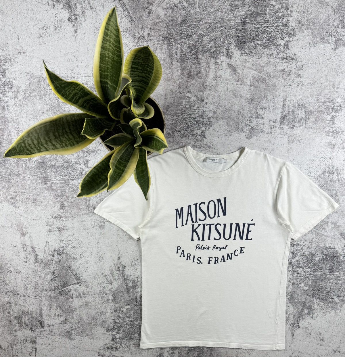 Maison Kitsune Maison Kitsune Paris Palais Royal Classic Graphic T Shirt Tee Size US S / EU 44-46 / 1 - 1 Thumbnail