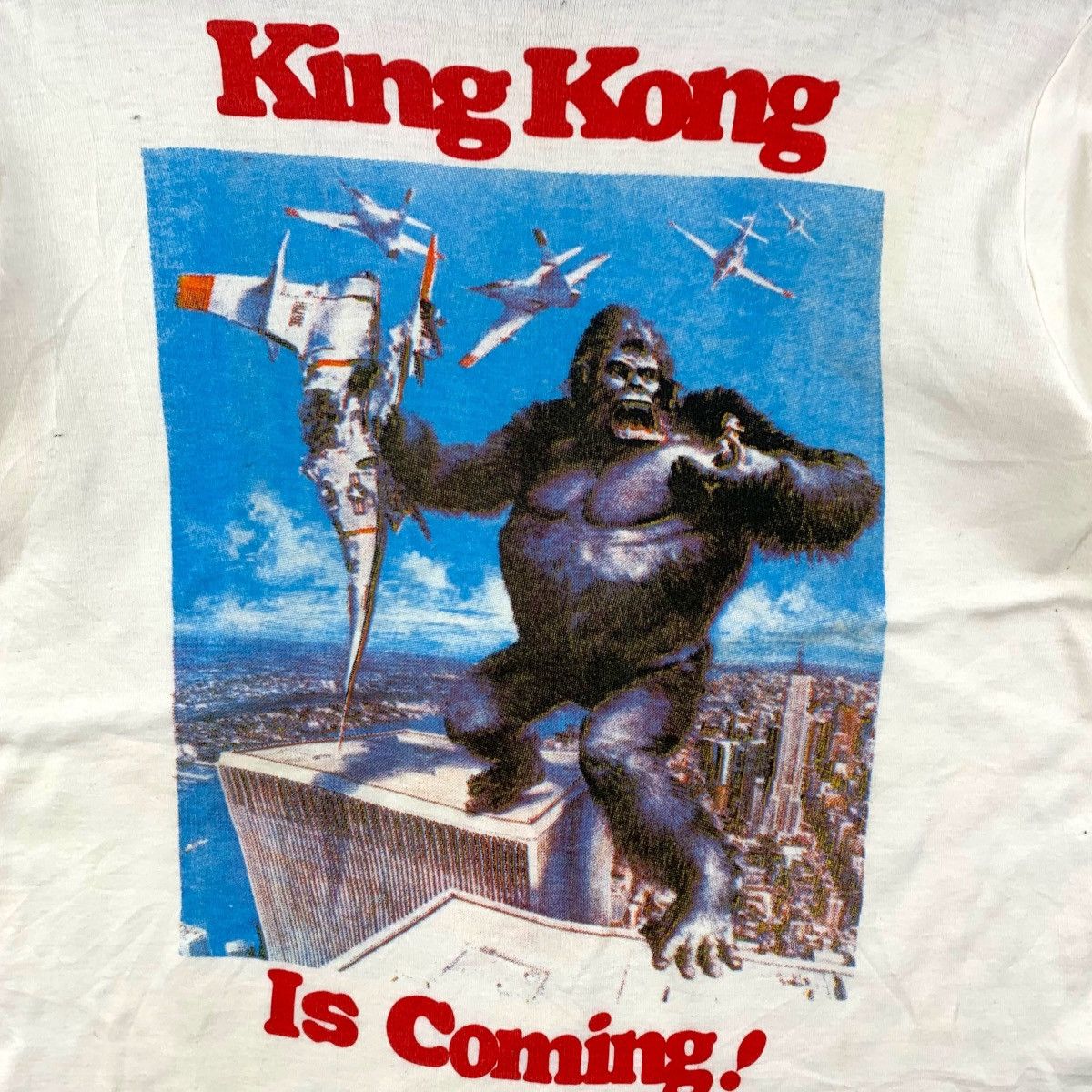 Vintage Vintage KING KONG IS COMING Carol Candy Movie Tee Shirt Size US S / EU 44-46 / 1 - 3 Thumbnail