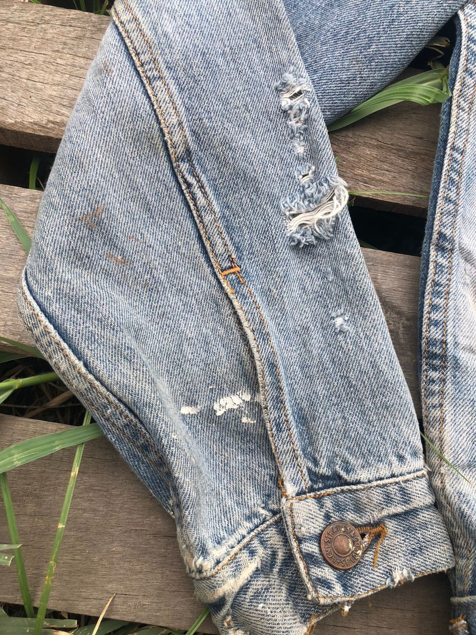 Levi's Levi's 70506-9306 Trucker Denim Jacket Distressed Size US M / EU 48-50 / 2 - 8 Thumbnail
