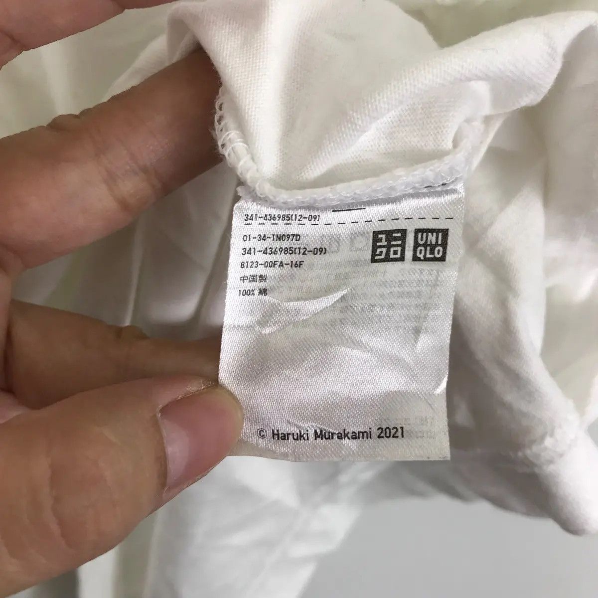 Vintage UNIQLO x HARUKI MURAKAMI Sputnik Sweetheart Novel Tee Shirt Size XL / US 12-14 / IT 48-50 - 6 Thumbnail